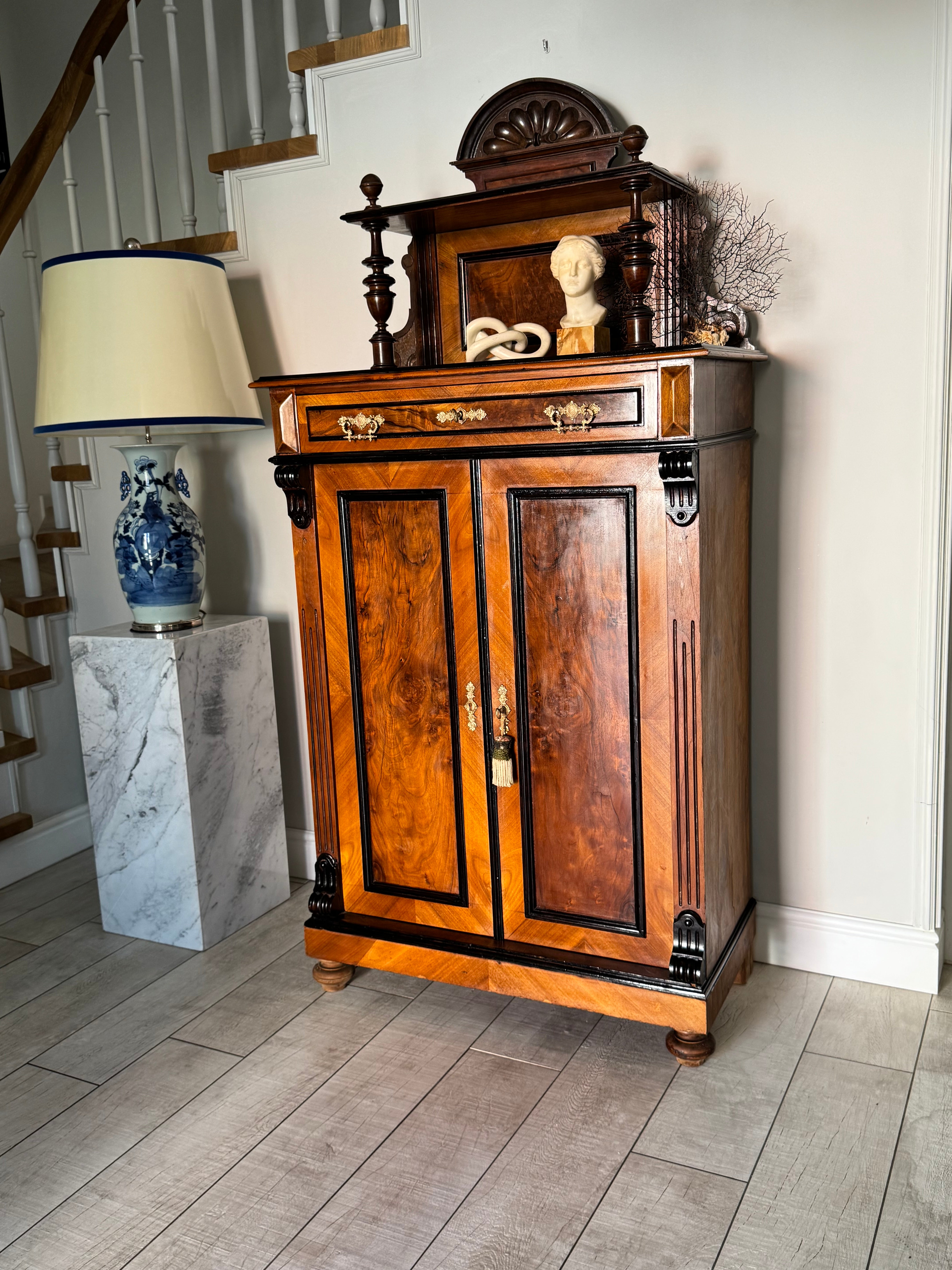 ANTIQUE FOUNDER'S TIME VERTICAL CABINET IN WALNUT