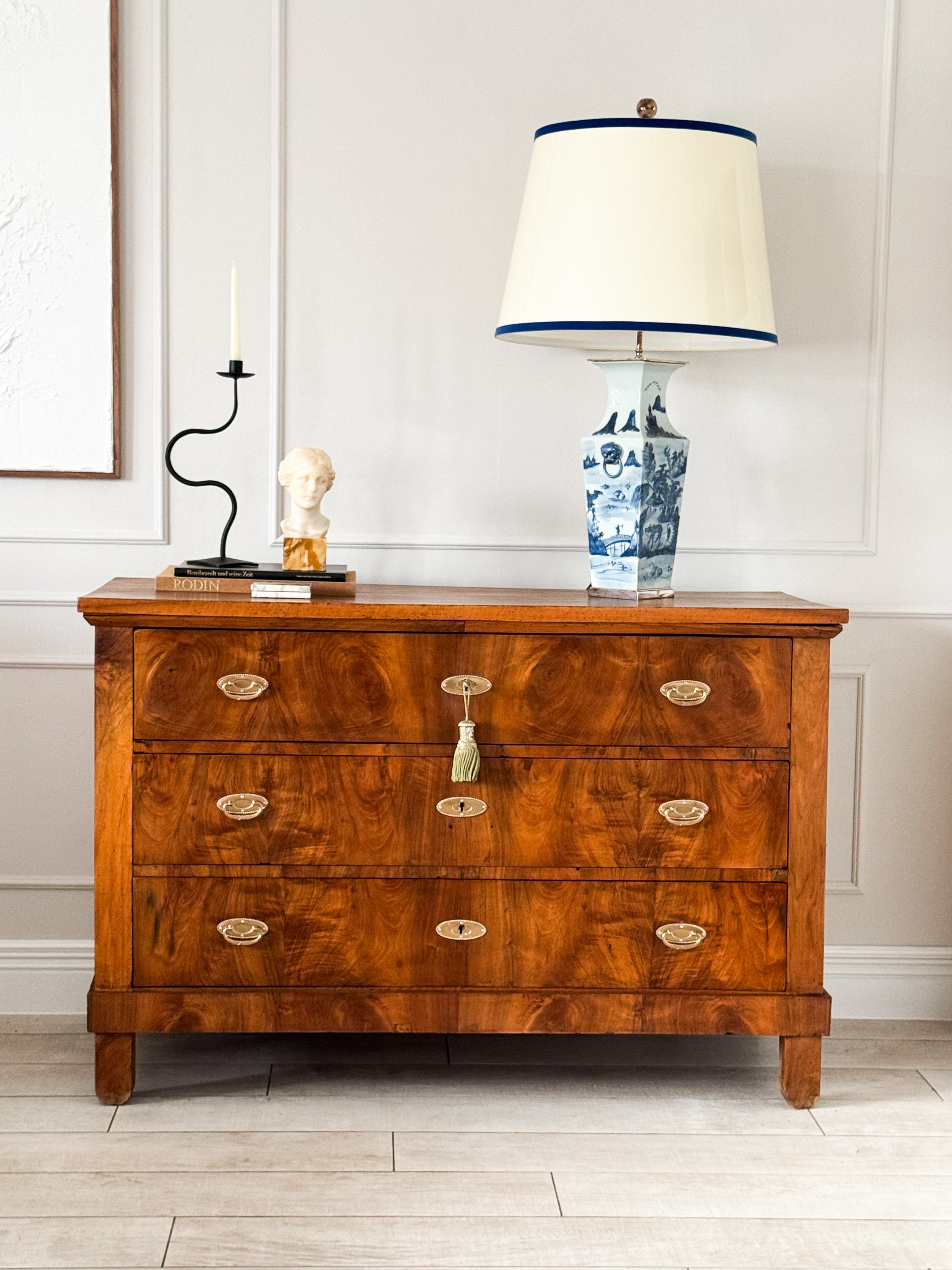 ANTIKE FRÜH BIEDERMEIER KOMMODE AUS NUSSBAUM