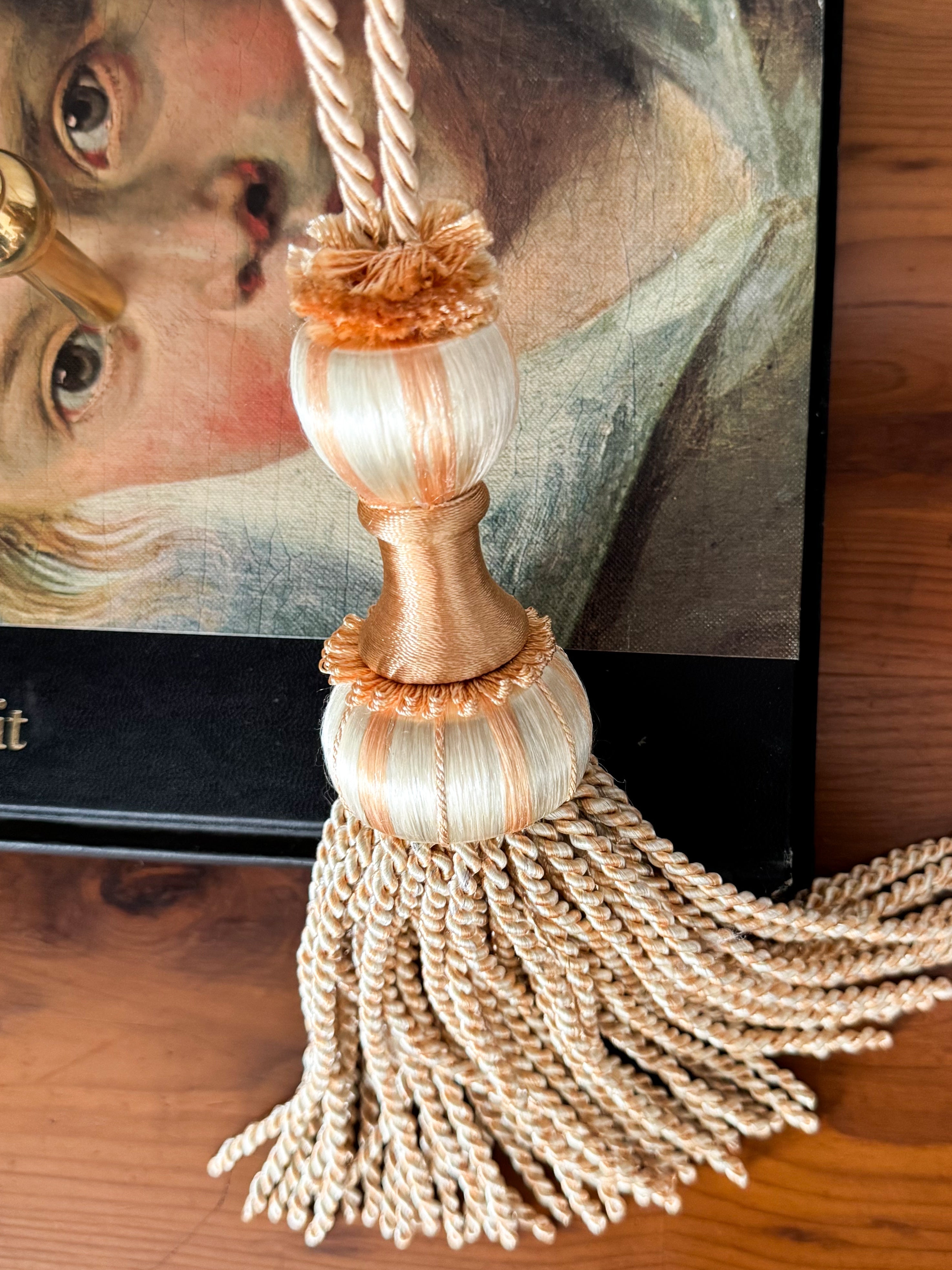 EDLE QUASTE HANDGEFERTIGT