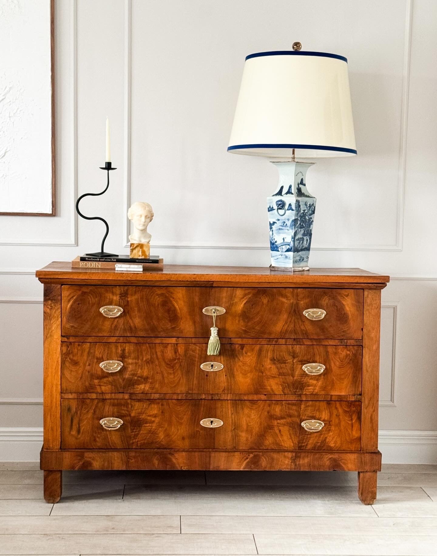 ANTIQUE EARLY BIEDERMEIER CHEST OF DRAWERS MADE OF WALNUT