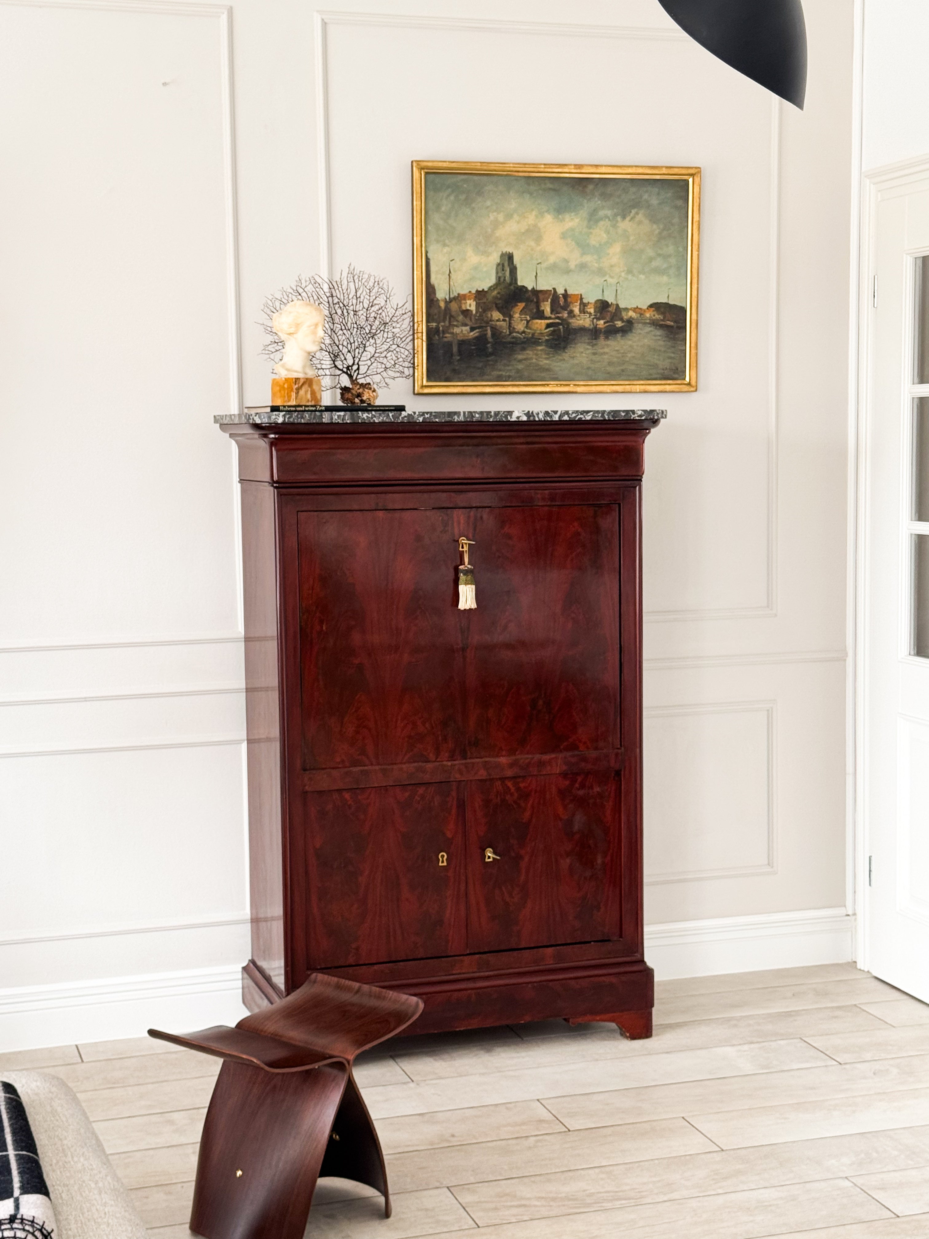 ANTIKER BIEDERMEIER SEKRETÄR AUS MAHAGONIHOLZ MIT MARMORPLATTE