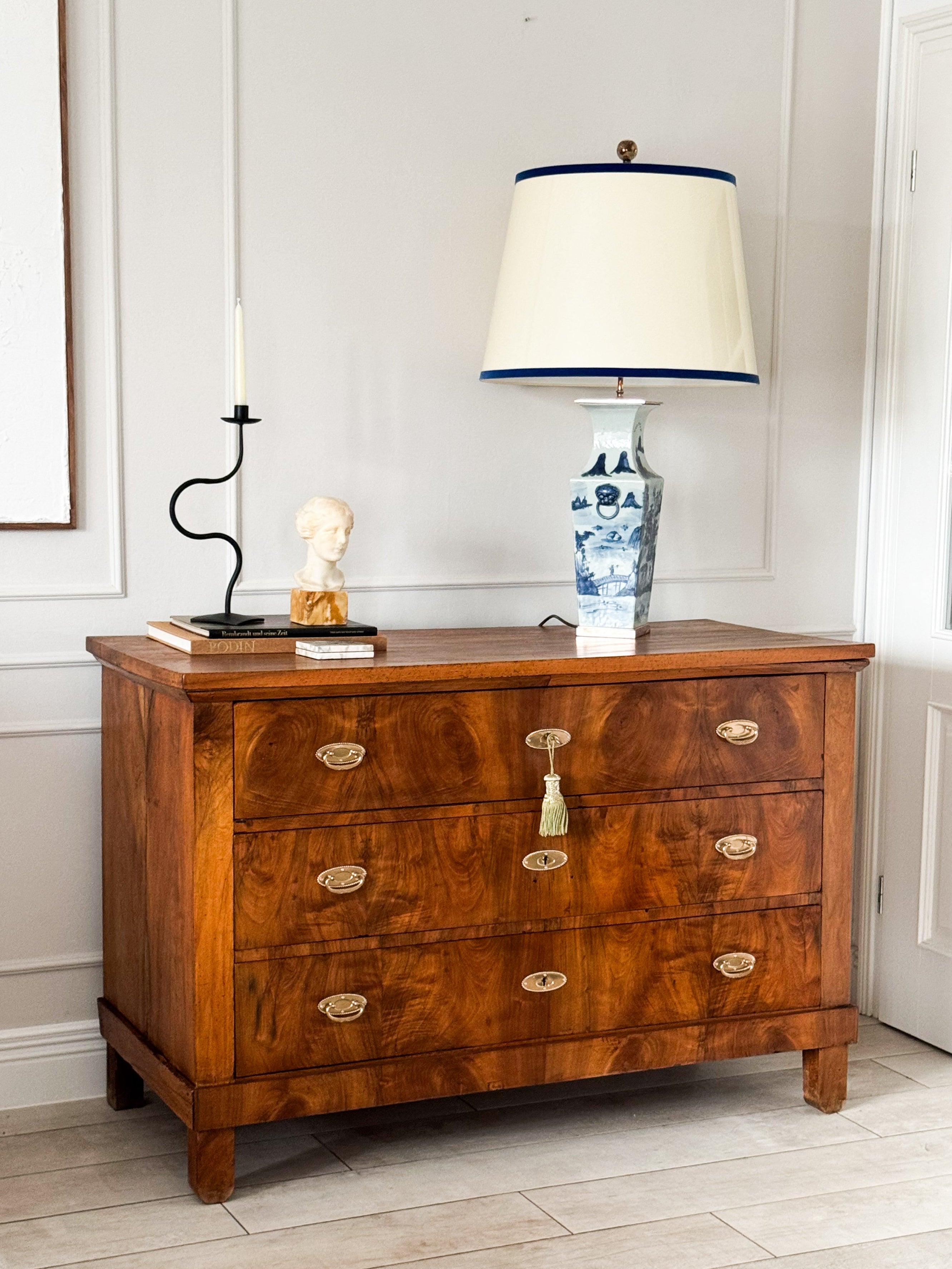 ANTIKE FRÜH BIEDERMEIER KOMMODE AUS NUSSBAUM