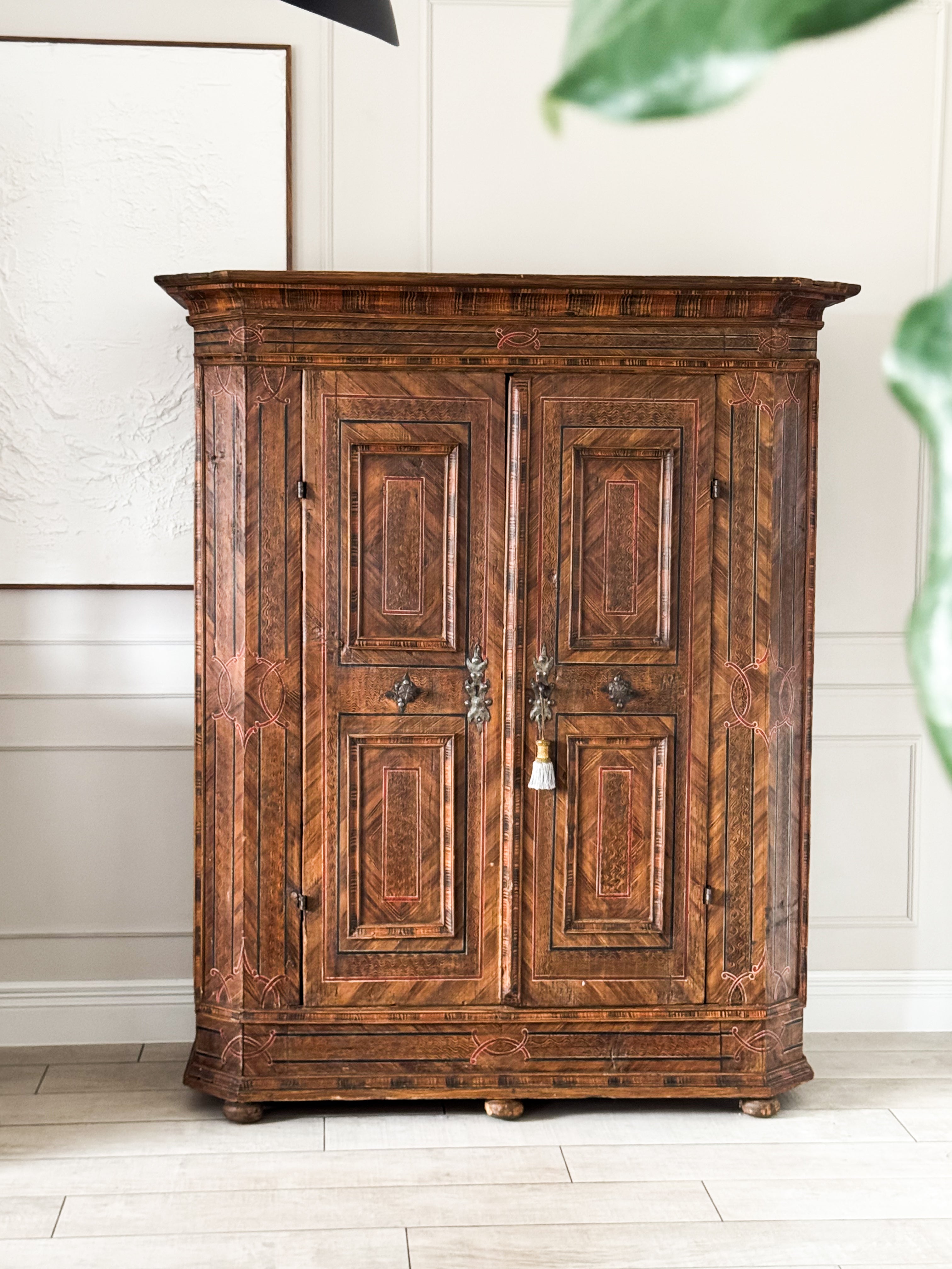 ANTIKER BAUERNSCHRANK AUS DER BAROCKZEIT HANDBEMALT 1780