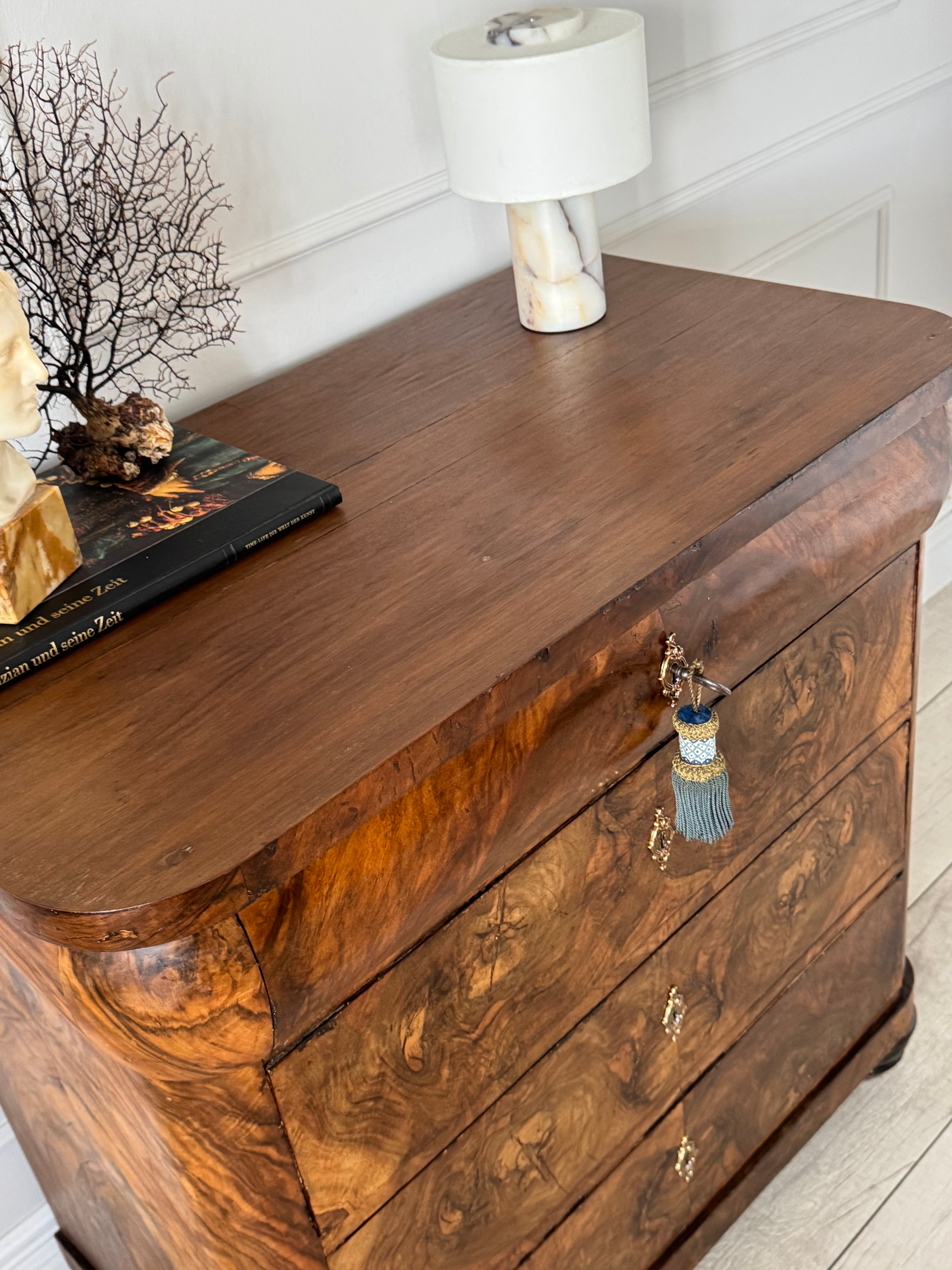 HÜBSCHE ANTIKE BIEDERMEIER KOMMODE NUSSBAUM