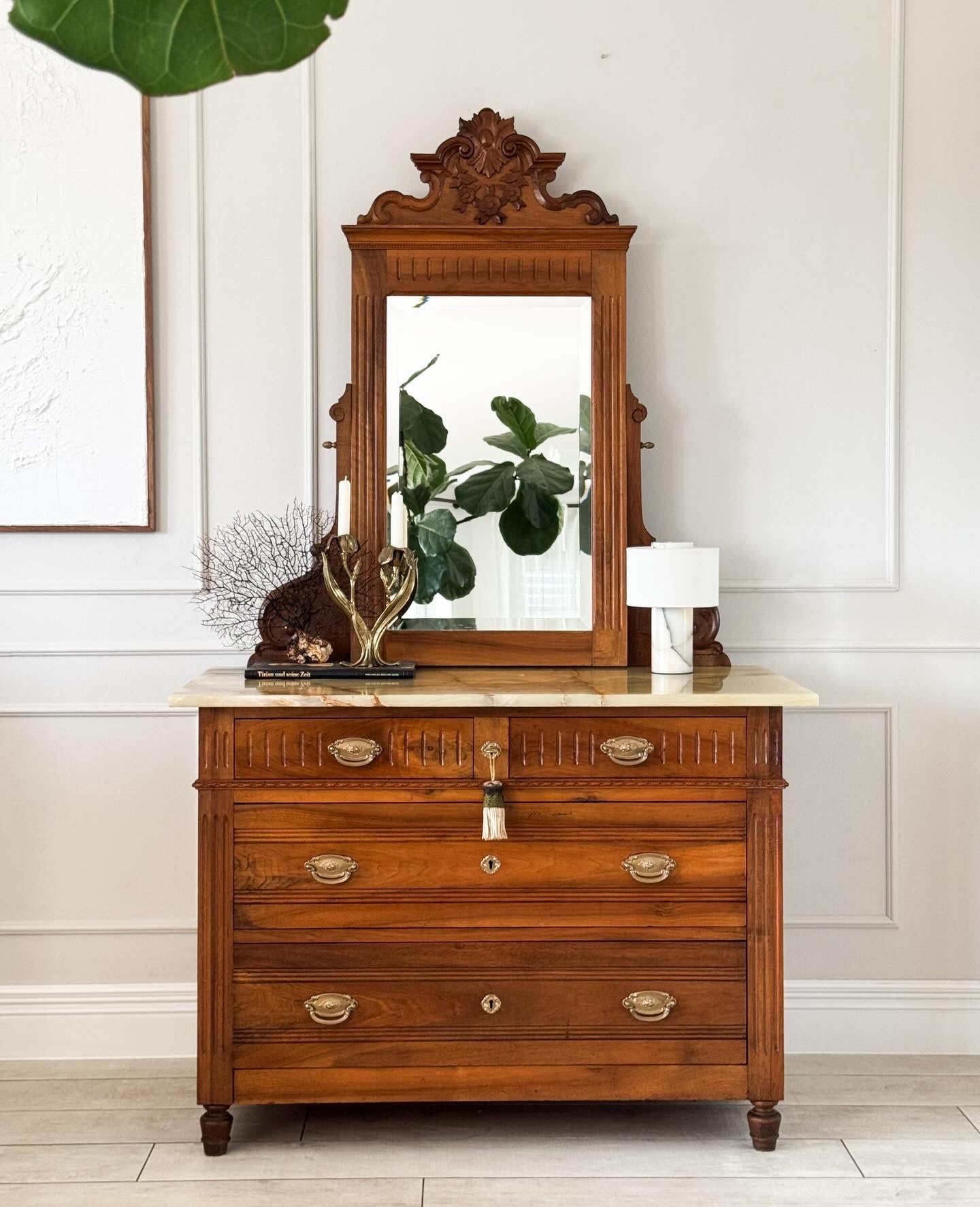 HÜBSCHE ANTIKE SPIEGELKOMMODE MIT MARMORPLATTE