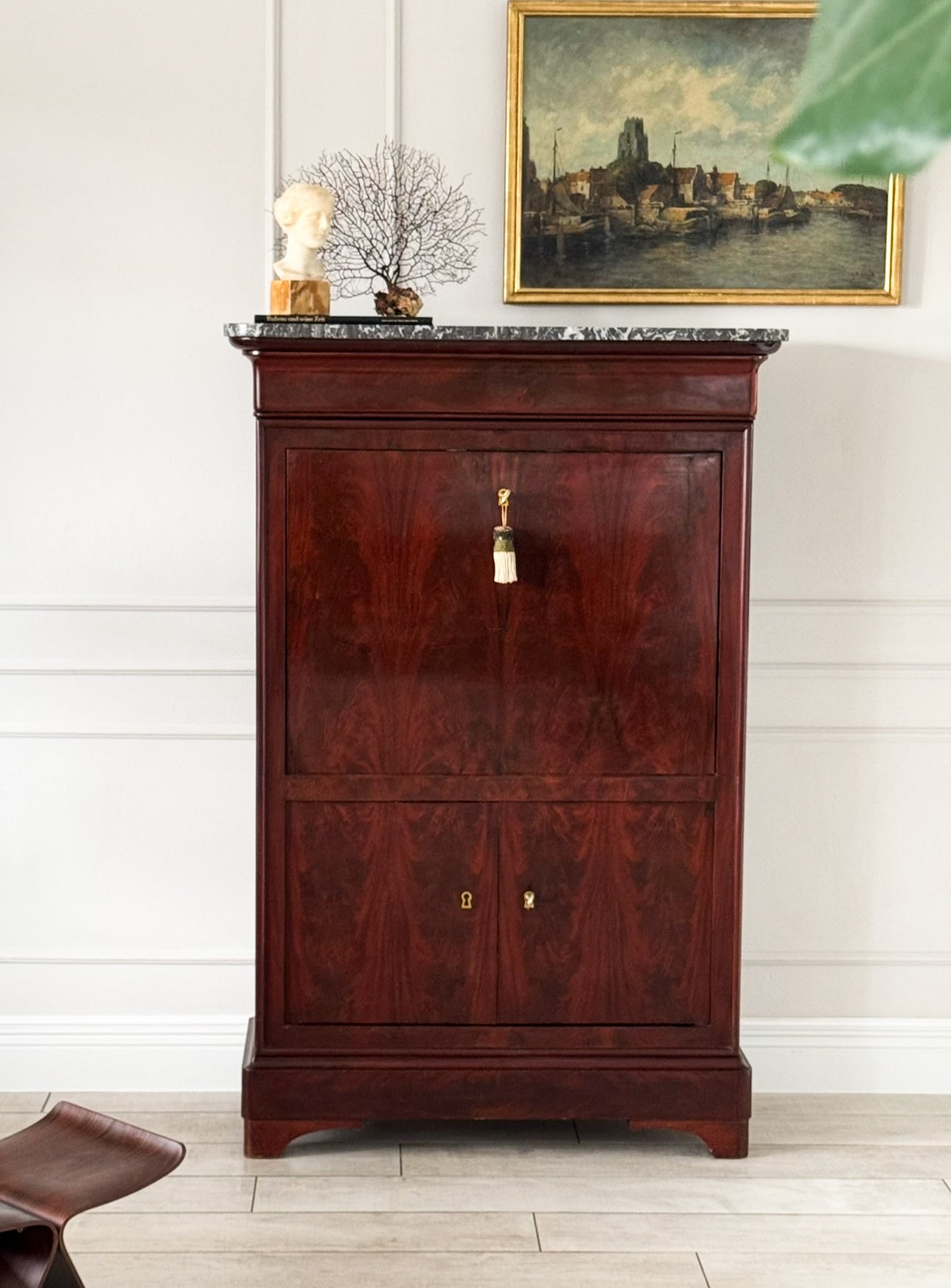 ANTIKER BIEDERMEIER SEKRETÄR AUS MAHAGONIHOLZ MIT MARMORPLATTE