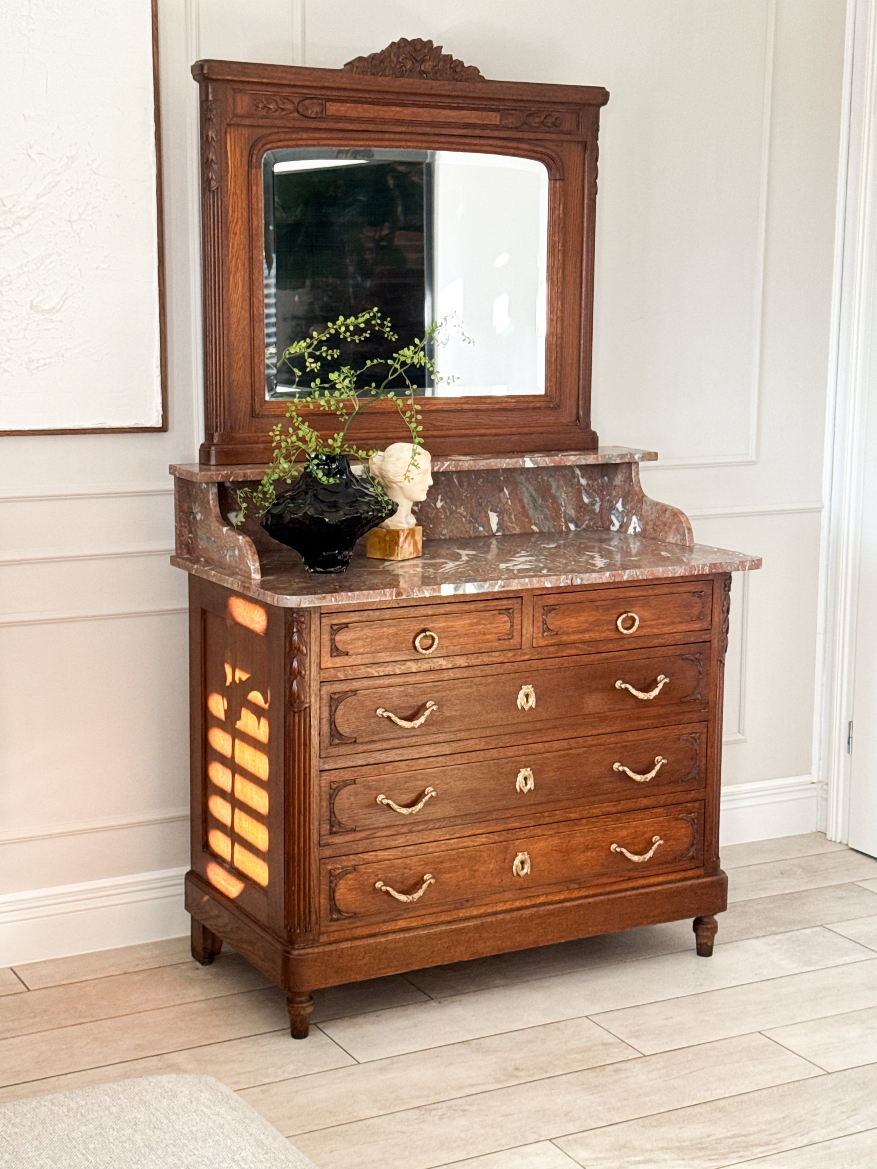 HÜBSCHE ANTIKE SPIEGELKOMMODE MIT MARMORPLATTE