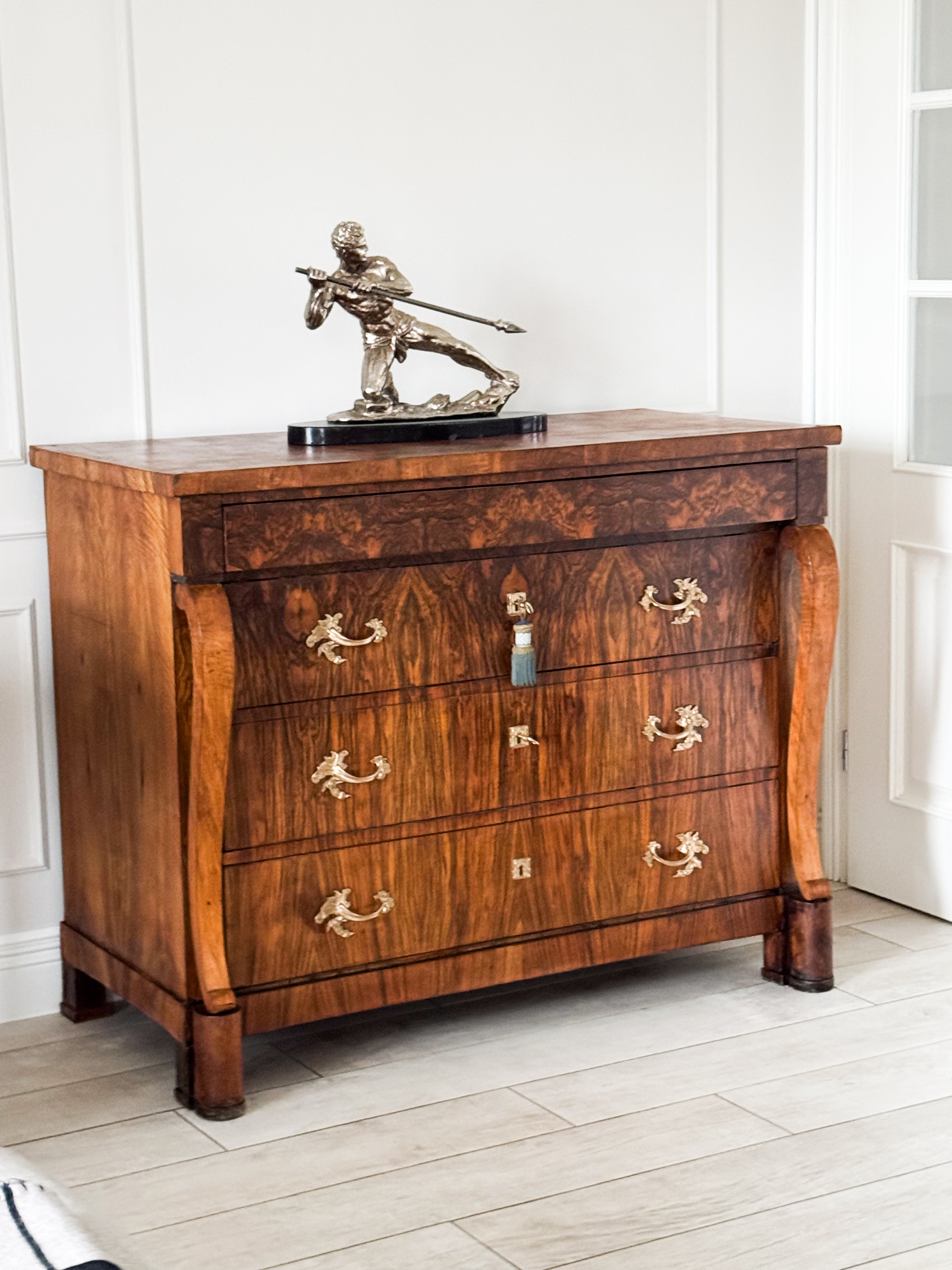 ANTIKE FRANZÖSISCHE EMPIRE KOMMODE NUSSBAUM WUNDERSCHÖNE MASERUNG