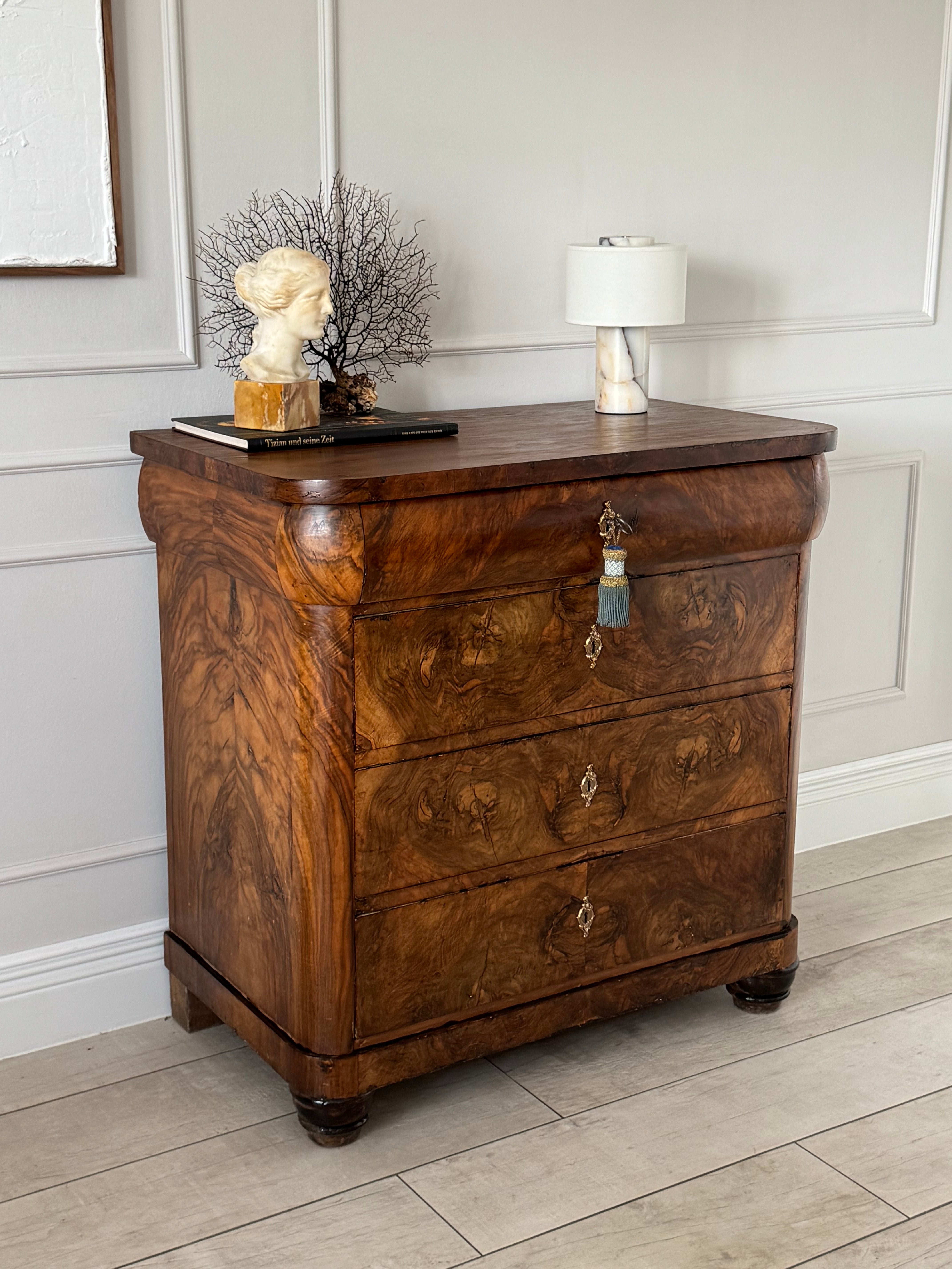 HÜBSCHE ANTIKE BIEDERMEIER KOMMODE NUSSBAUM