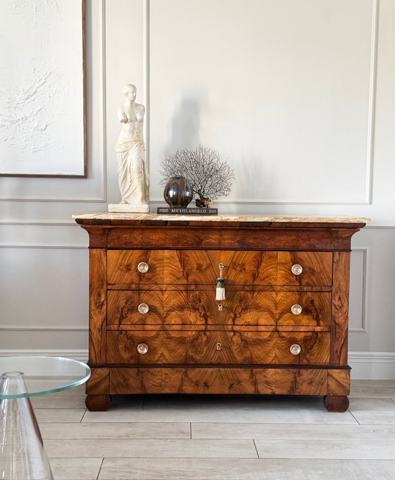 ANTIKE ELEGANTE BIEDERMEIER KOMMODE MIT MARMORPLATTE NUSSBAUM