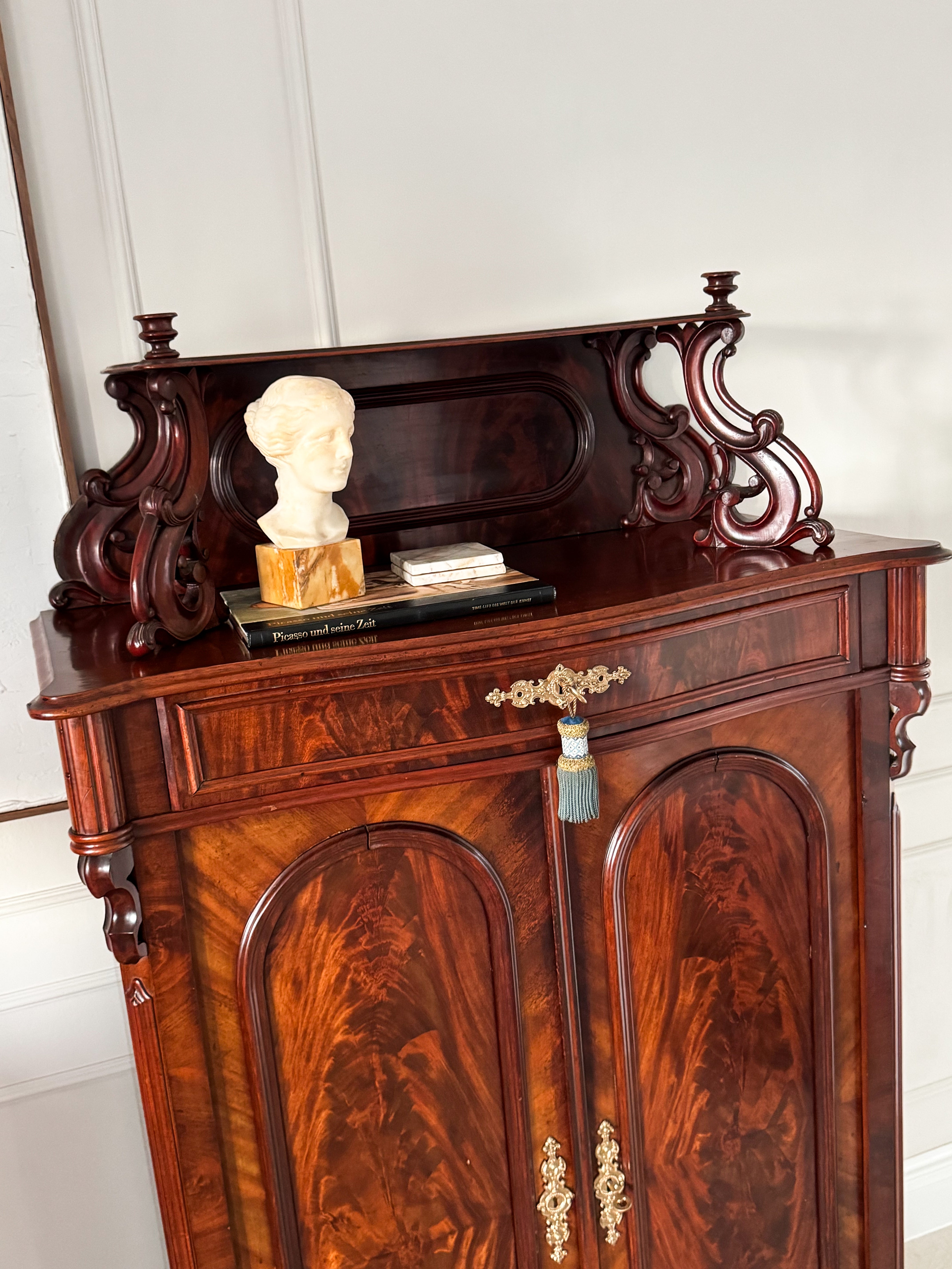 ANTIKER FRANZÖSISCHER LOUIS PHILIPPE VERTIKOSCHRANK