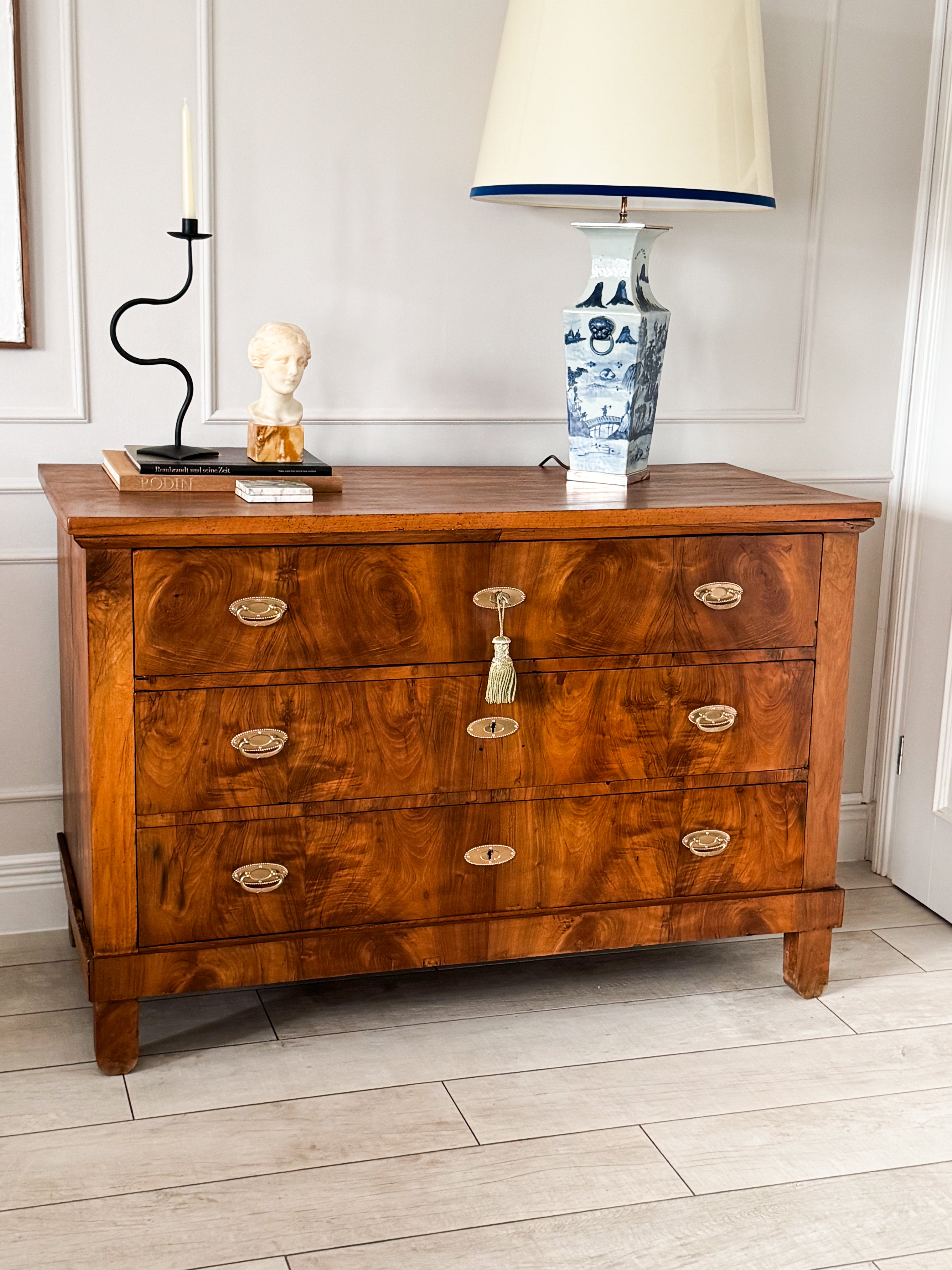 ANTIQUE EARLY BIEDERMEIER CHEST OF DRAWERS MADE OF WALNUT