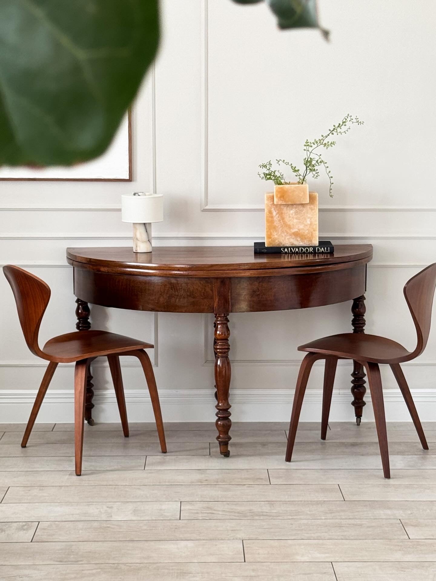 ANTIKER DEMI LUNE TISCH NUSSBAUM BIEDERMEIERZEIT