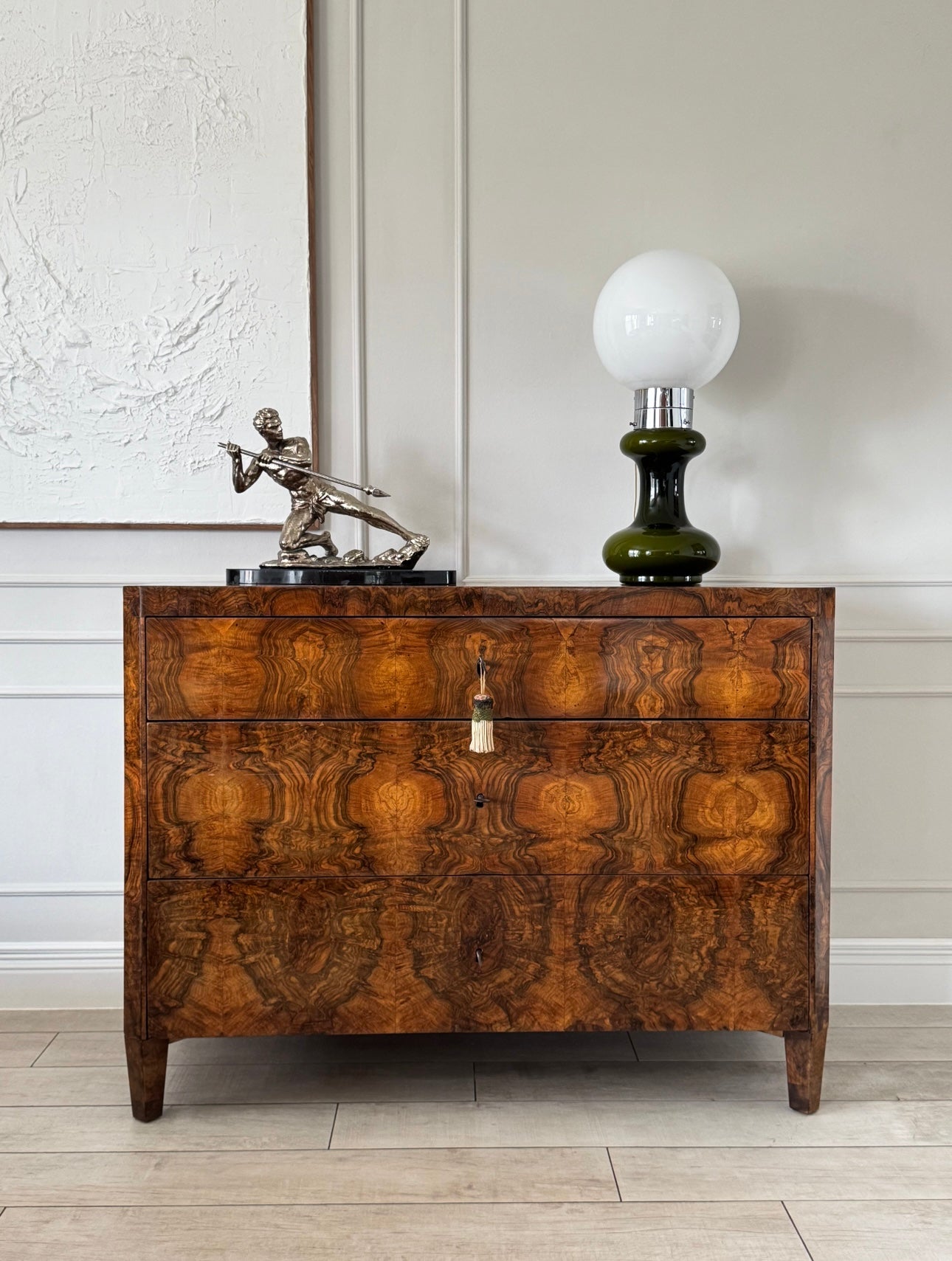 AUSGEFALLENE ELEGANTE BIEDERMEIER SCHREIBKOMMODE NUSSBAUM