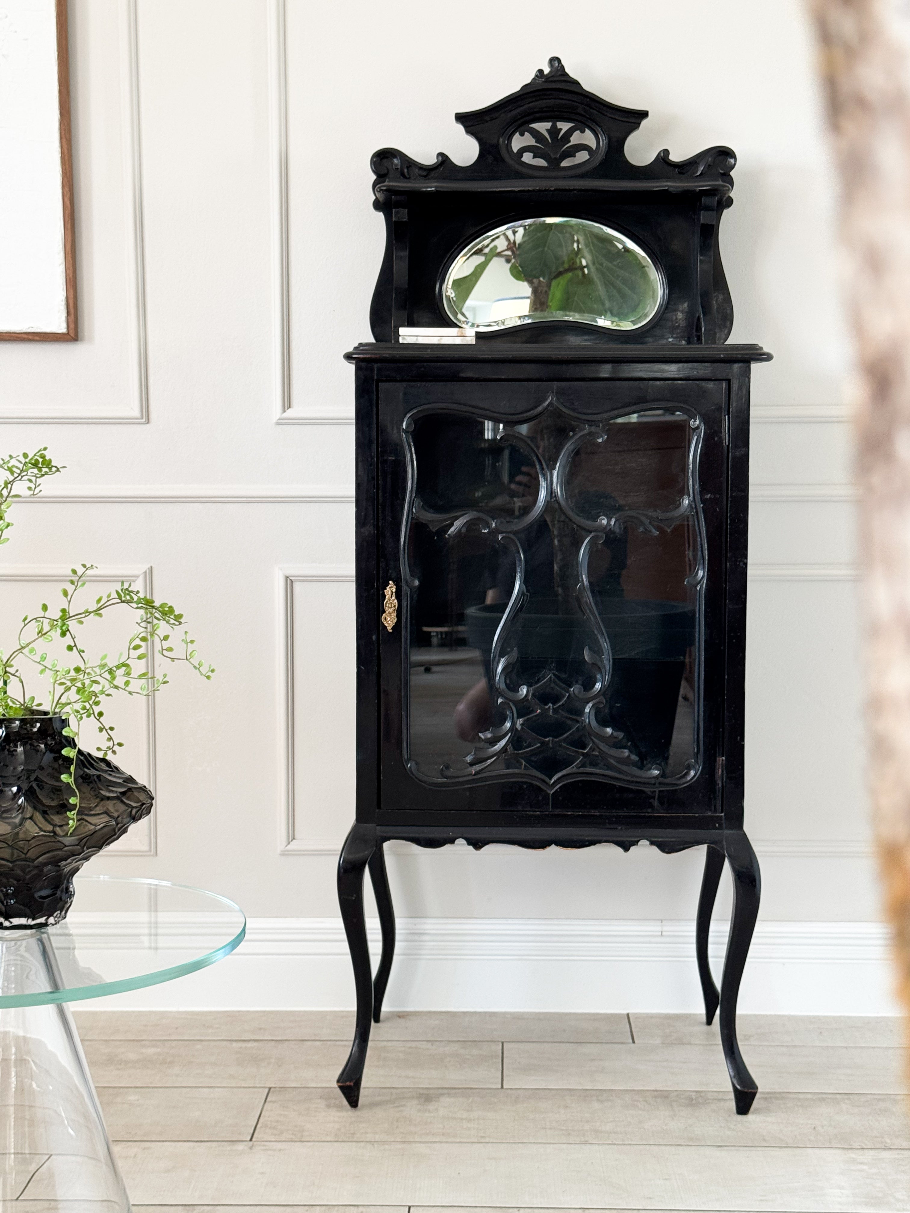 ANTIKE ENGLISCHE VITRINE MIT AUFSATZ um 1890