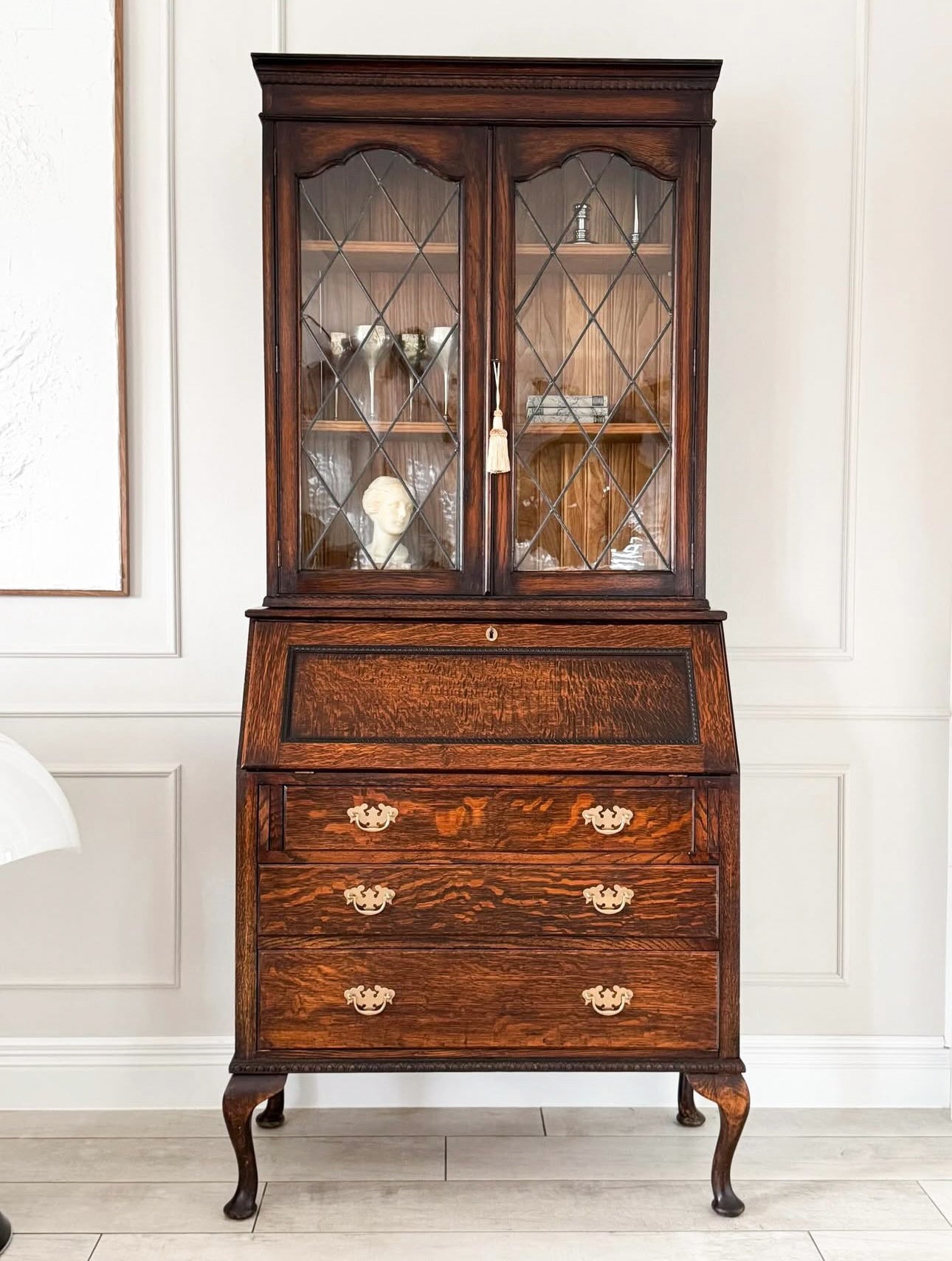 STILLVOLLER ANTIKER AUFSATZSEKRETÄR