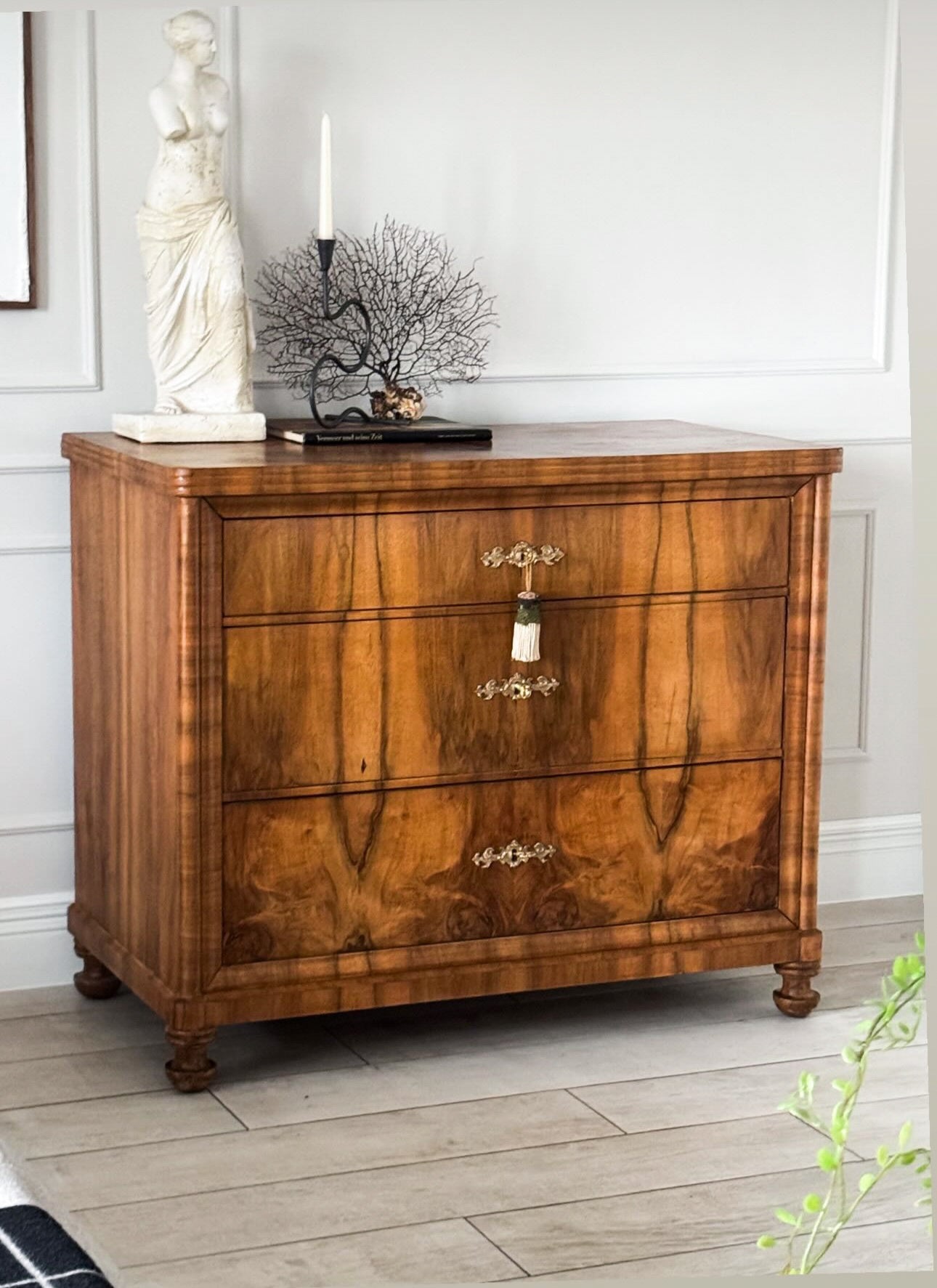 HÜBSCHE ANTIKE BIEDERMEIER KOMMODE NUSSBAUM