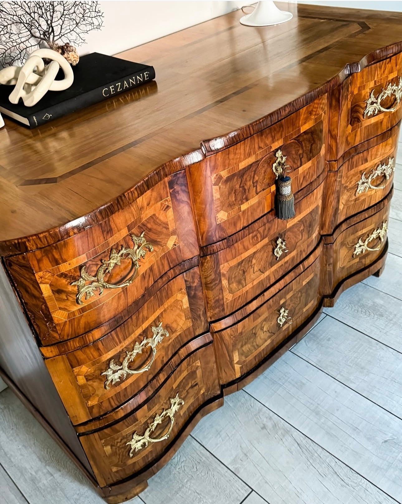 STILVOLLE ANTIKE BAROCK KOMMODE MIT INTARSIEN