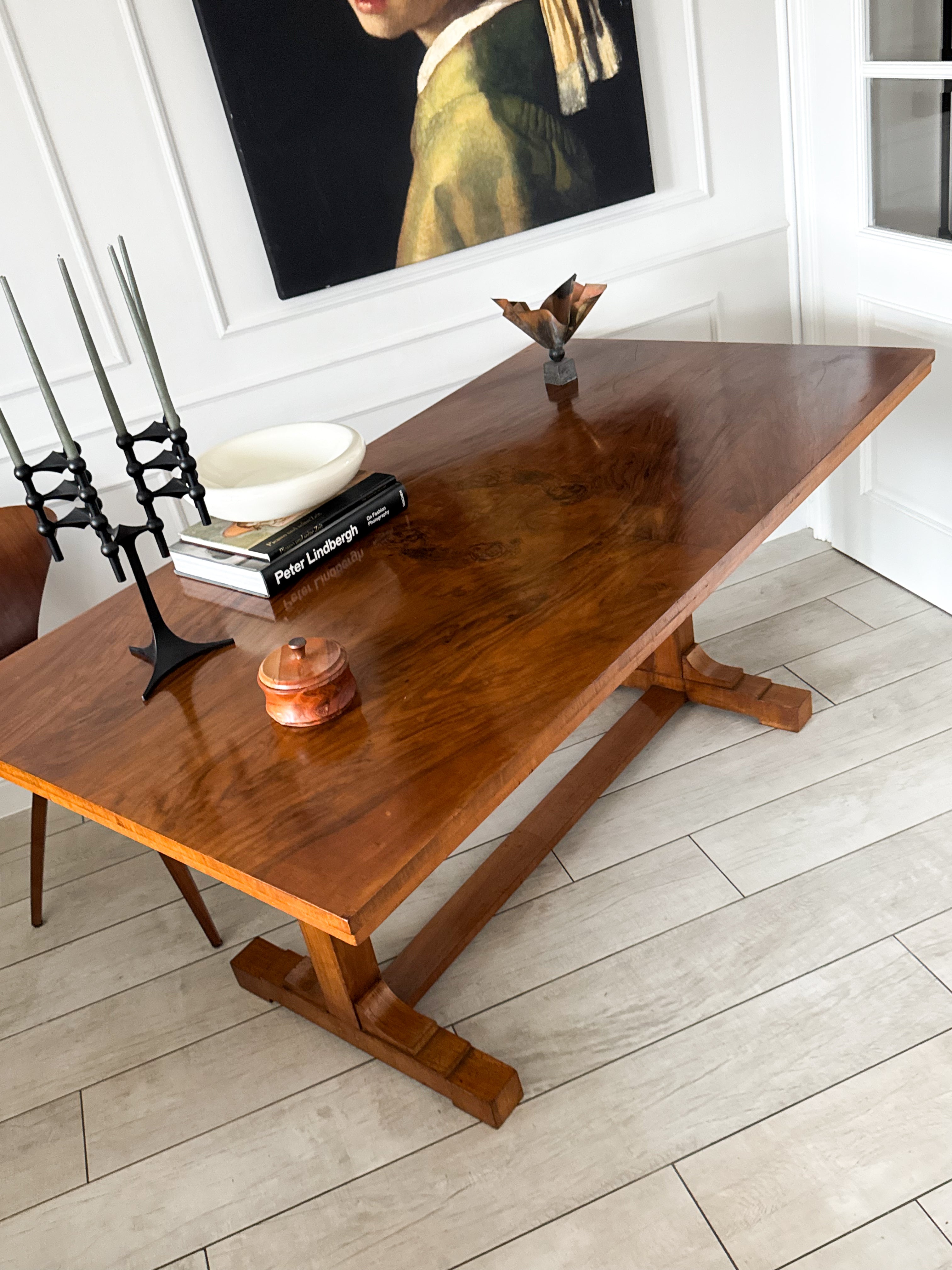 ELEGANTER ART DECO ESSTISCH AUS NUSSBAUM SCHÖNE MASERUNG