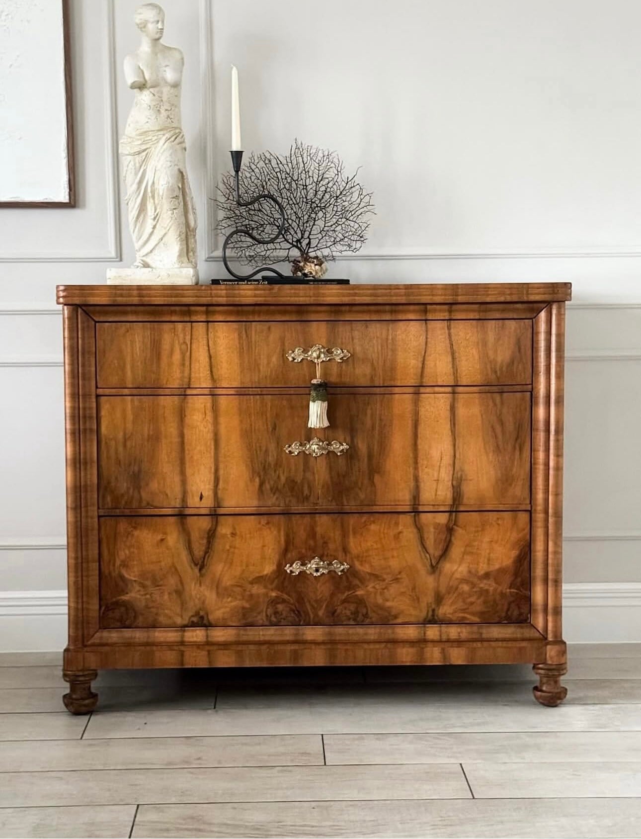 HÜBSCHE ANTIKE BIEDERMEIER KOMMODE NUSSBAUM