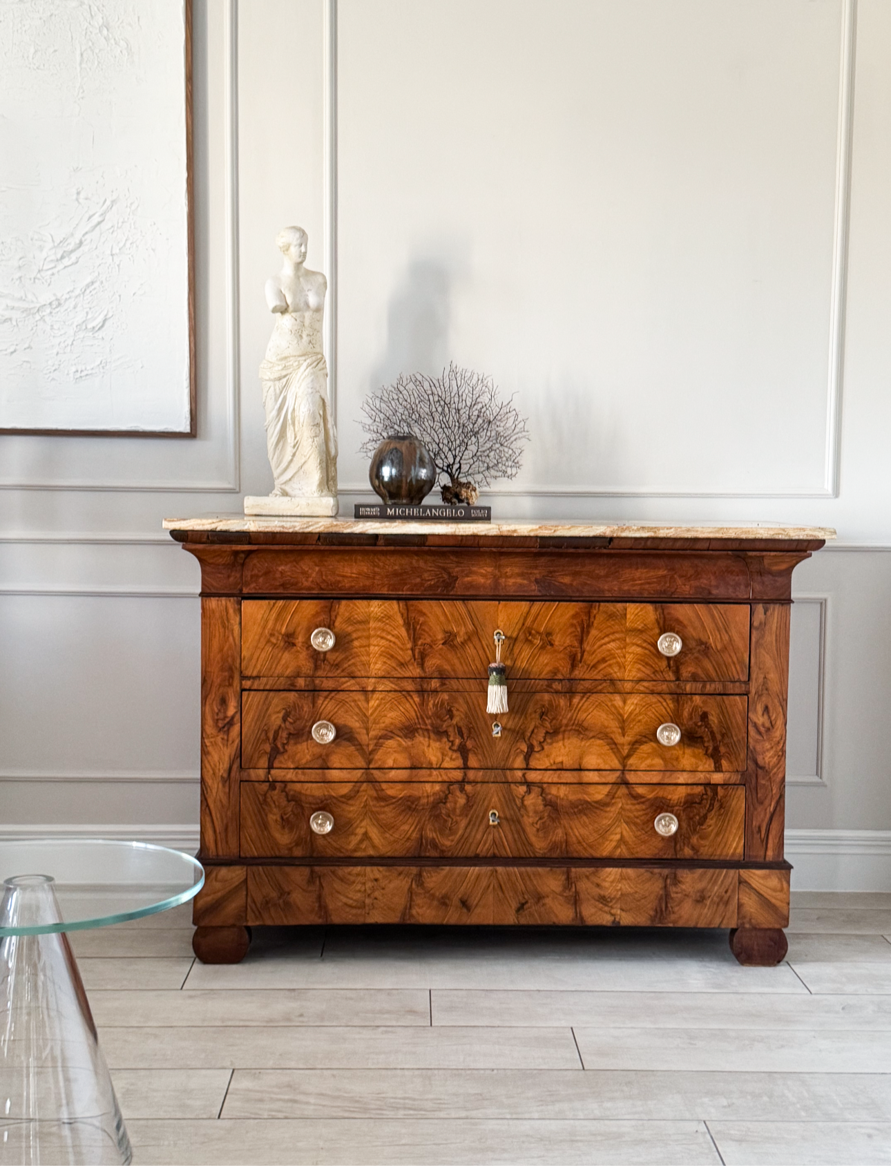 ANTIKE ELEGANTE BIEDERMEIER KOMMODE MIT MARMORPLATTE NUSSBAUM