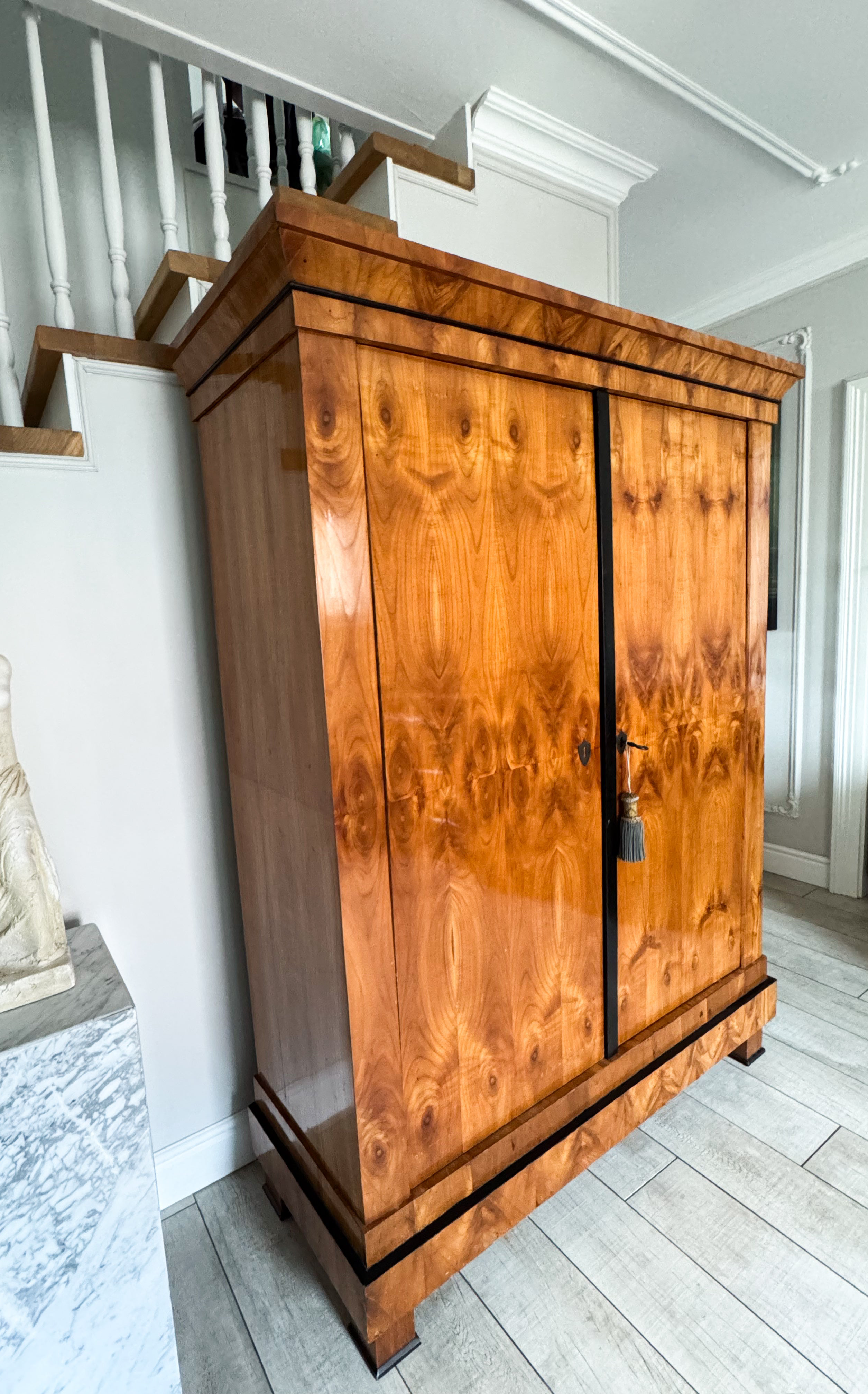 CLASSIC elegant Biedermeier cabinet shellac
