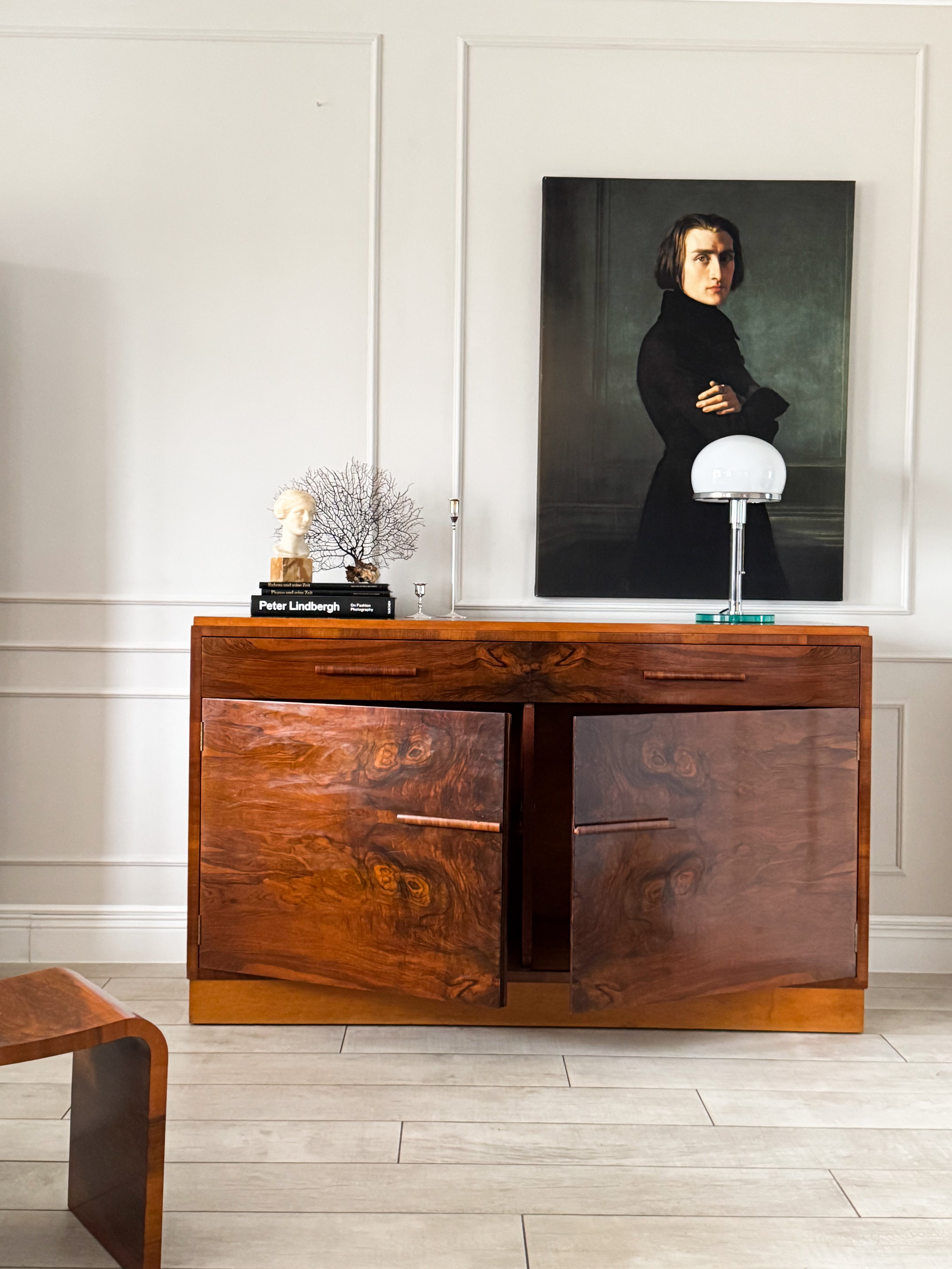 ART DECO SIDEBOARD AUS NUSSBAUM ZEITLOS UND ELEGANT