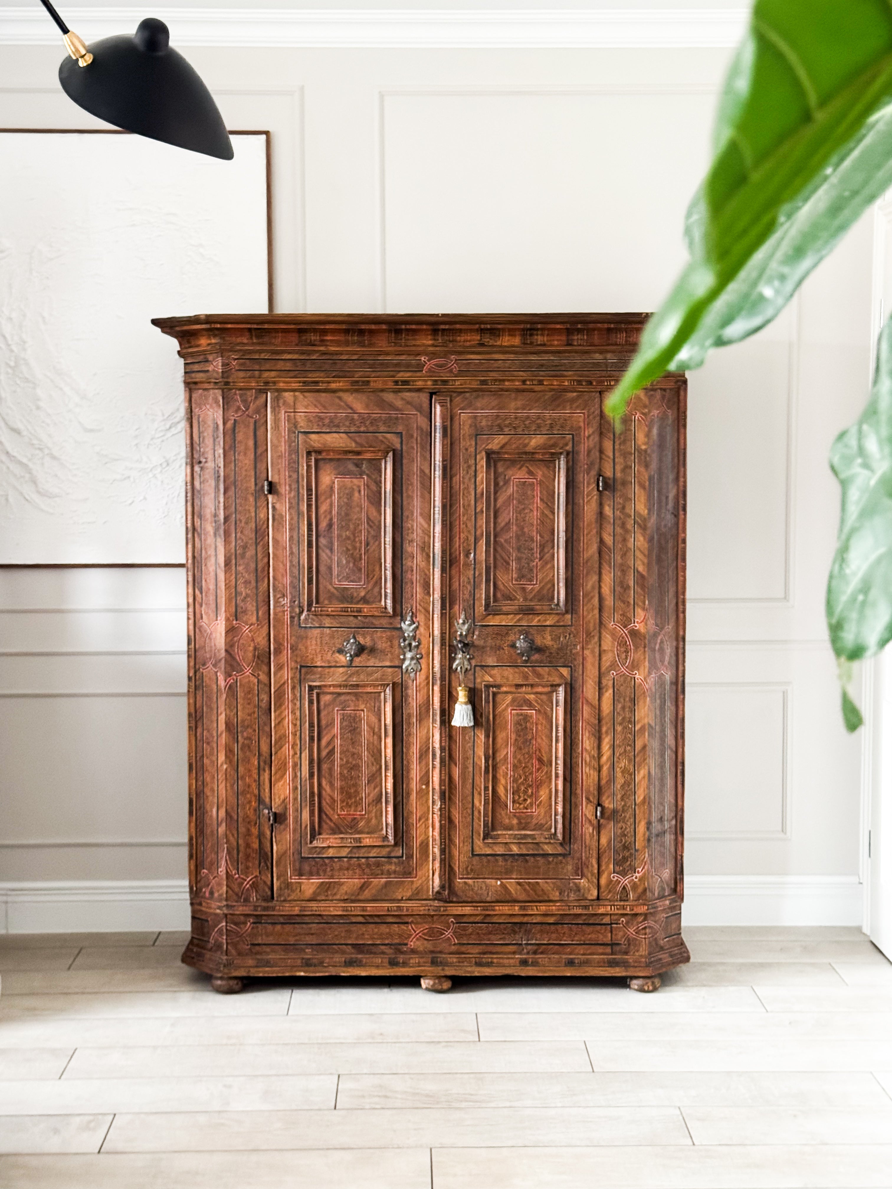 ANTIKER BAUERNSCHRANK AUS DER BAROCKZEIT HANDBEMALT 1780