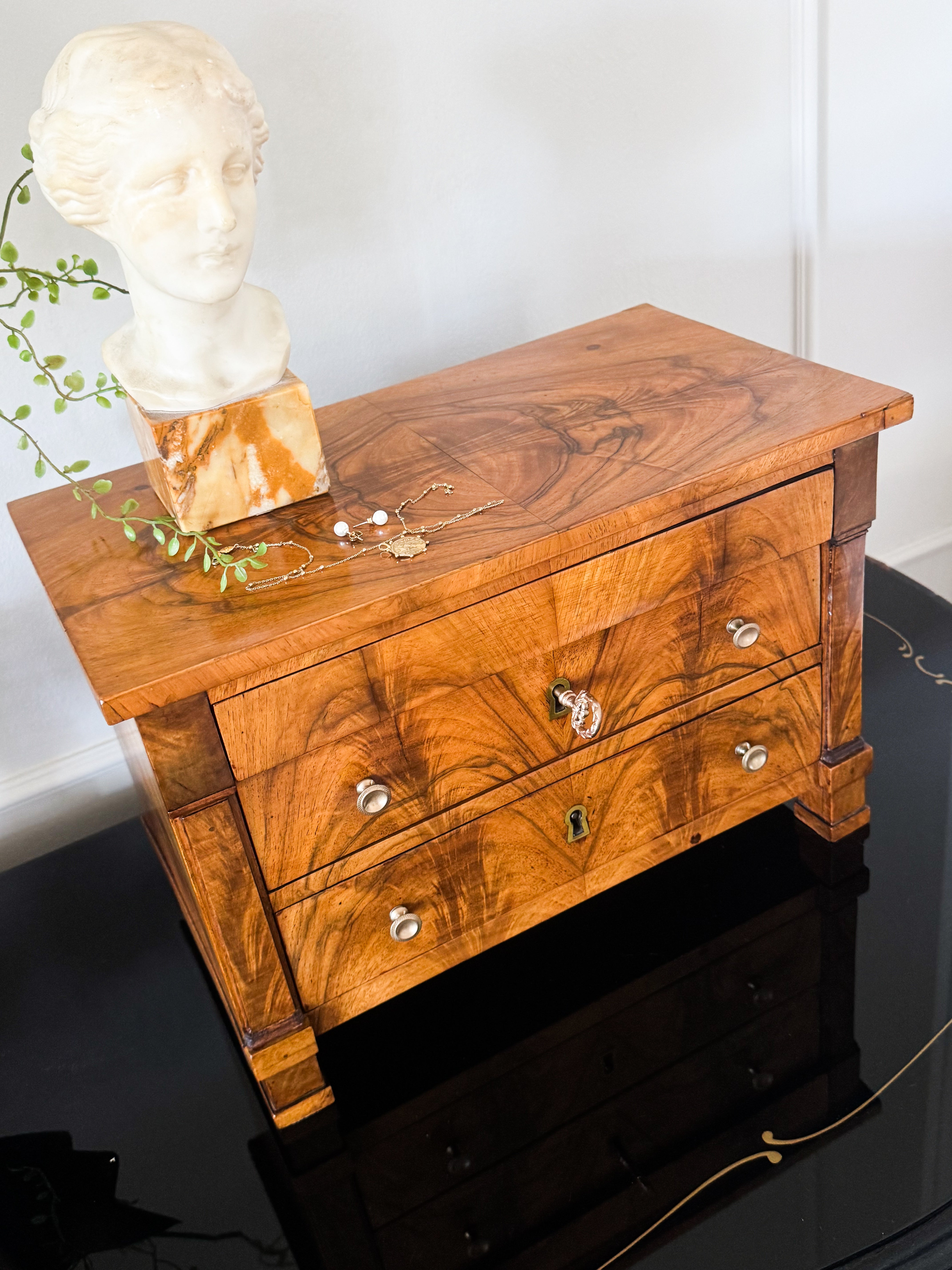 ANTIKE BIEDERMEIER MODELLKOMMODE MINIATURKOMMODE Schmuckstück