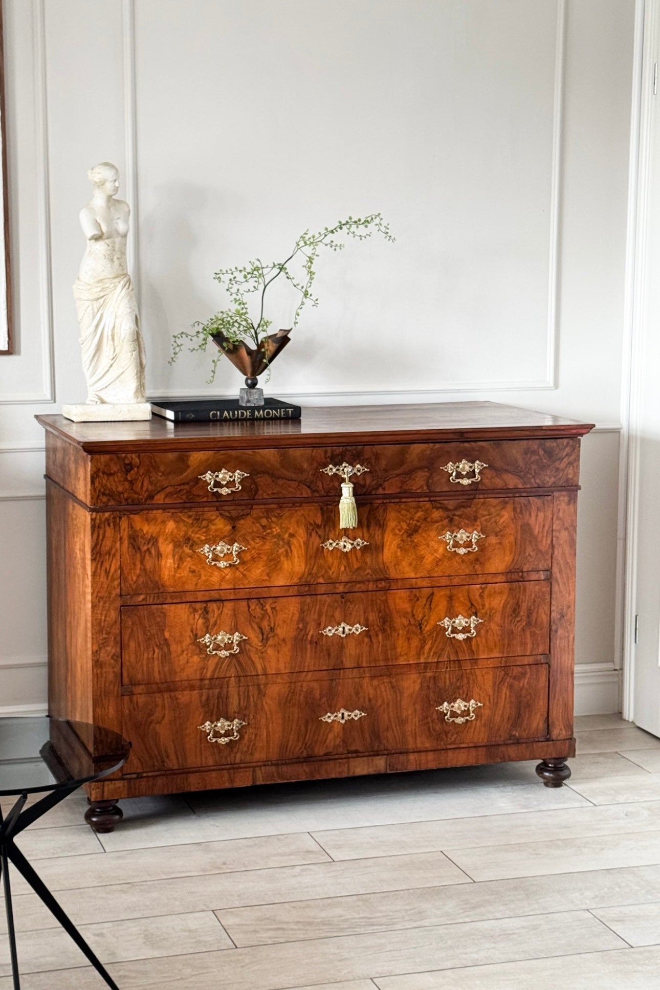 ANTIKE BIEDERMEIER KOMMODE AUS NUSSBAUM SCHÖNE MASERUNG