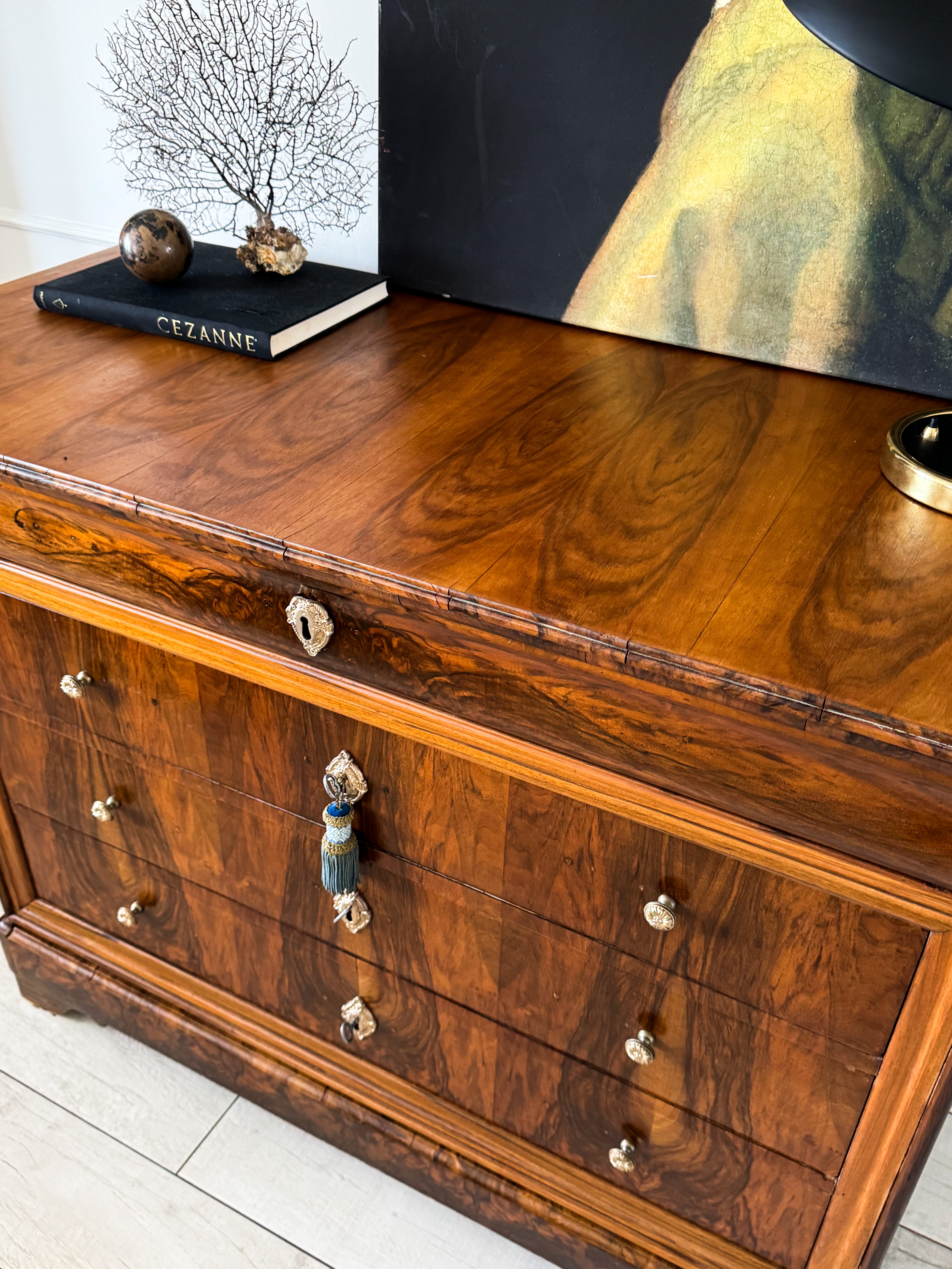 ANTIKE ELEGANTE BIEDERMEIER KOMMODE NUSSBAUM