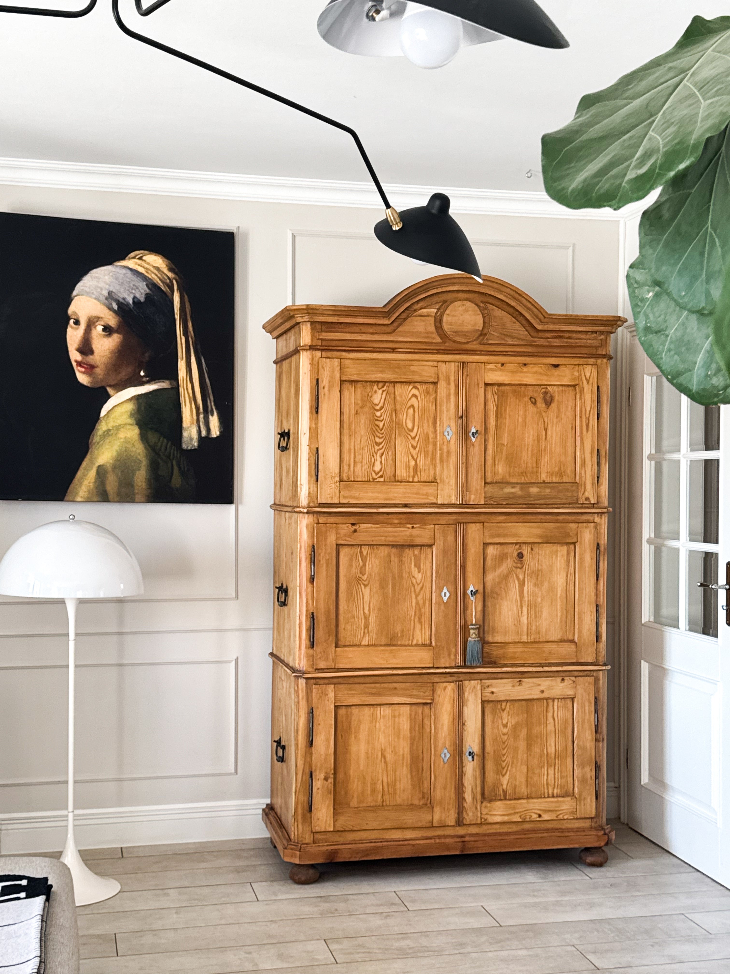 ANTIKER BRANDSCHRANK AUS WEICHHOLZ UM 1820