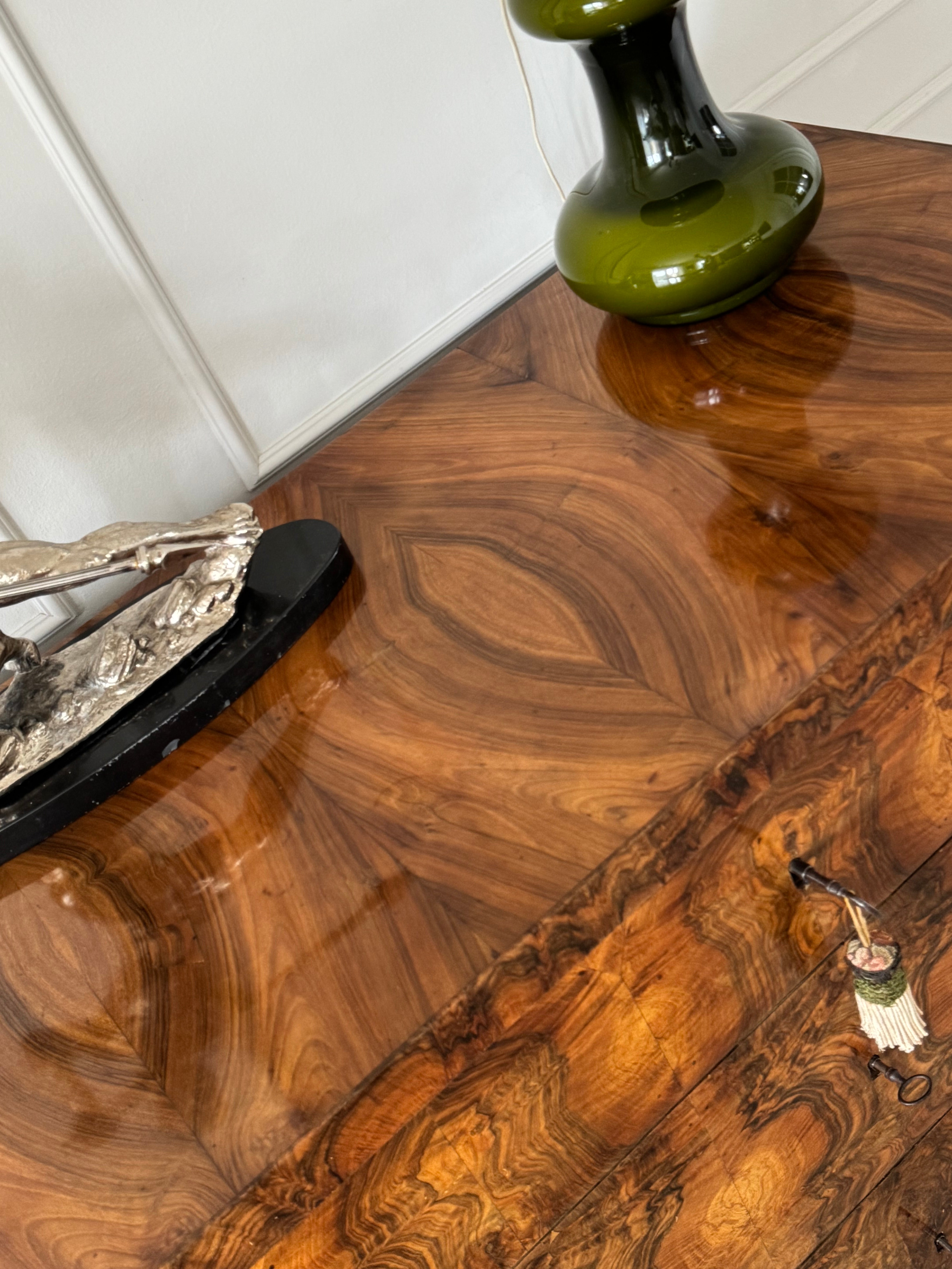 UNIQUE ELEGANT BIEDERMEIER WRITING COMMODE WALNUT