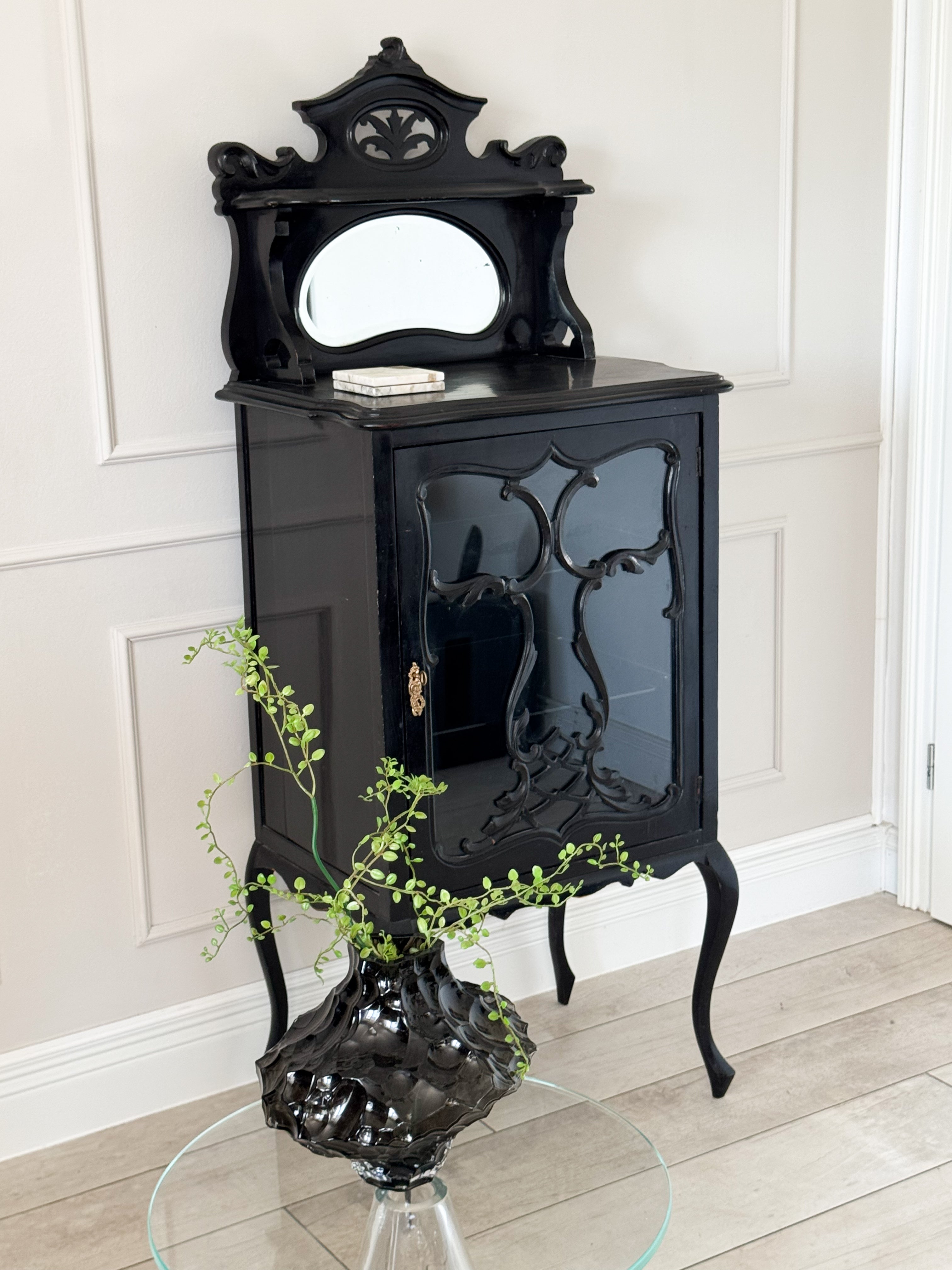 ANTIKE ENGLISCHE VITRINE MIT AUFSATZ um 1890