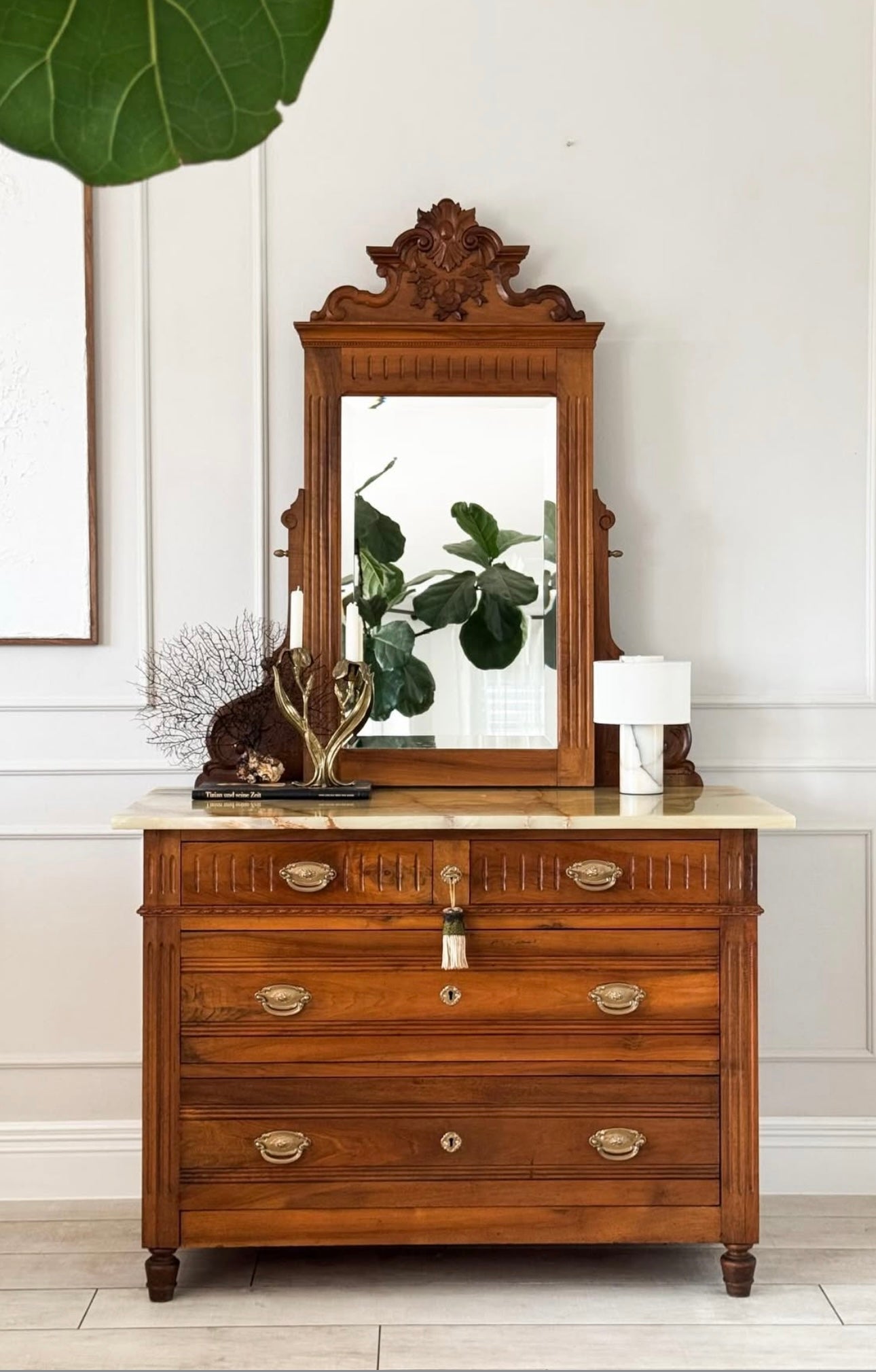 HÜBSCHE ANTIKE SPIEGELKOMMODE MIT MARMORPLATTE