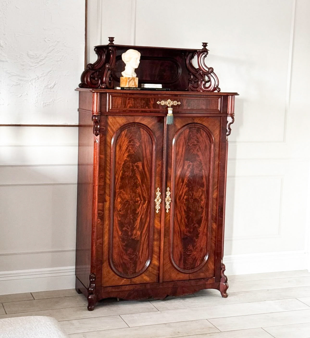 ANTIKER FRANZÖSISCHER LOUIS PHILIPPE VERTIKOSCHRANK