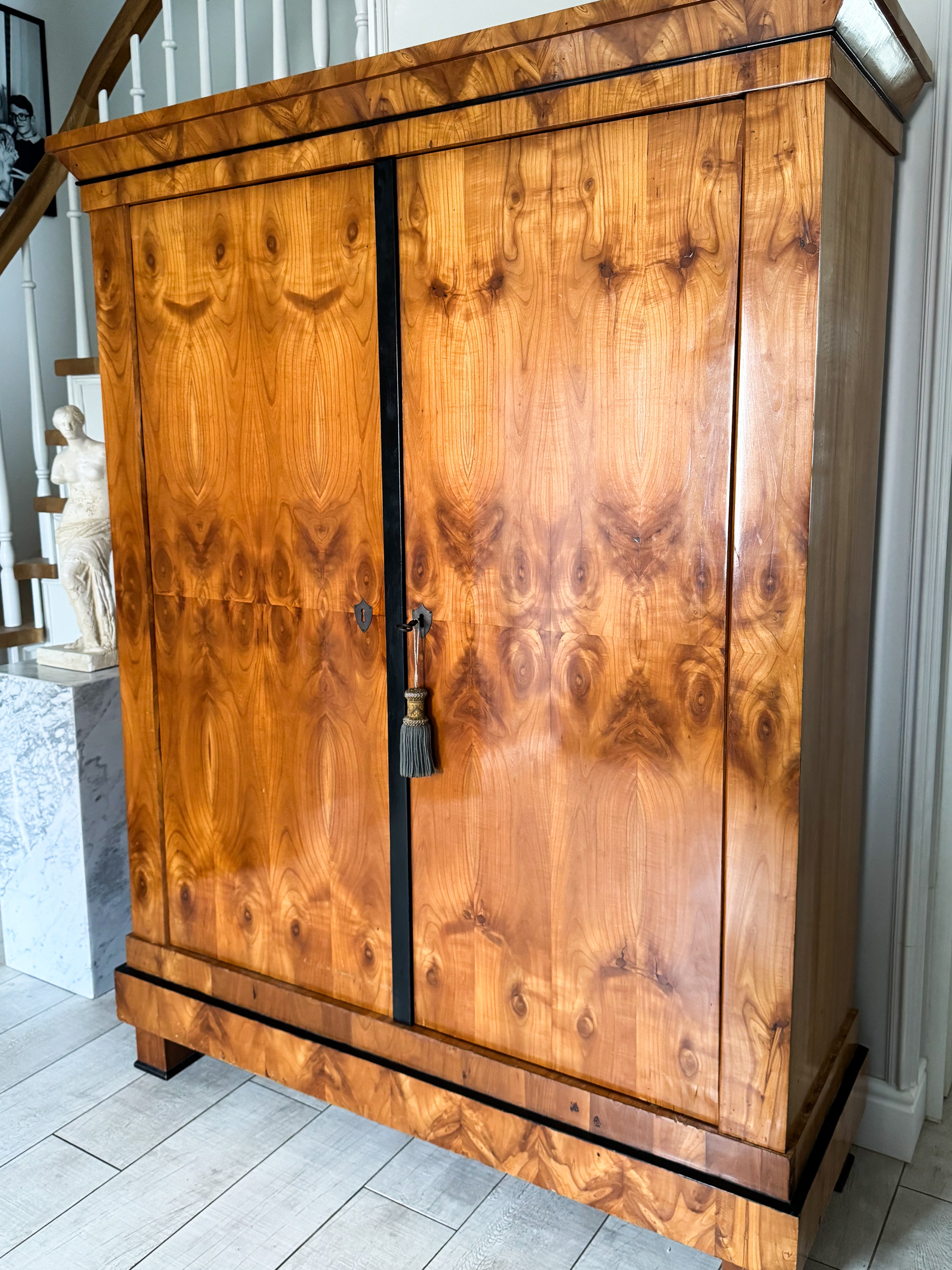 CLASSIC elegant Biedermeier cabinet shellac
