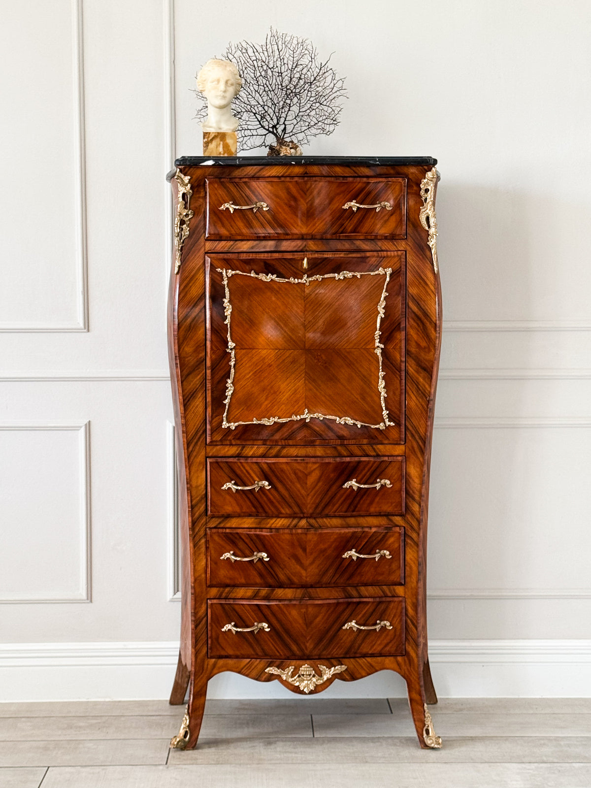 ANTIKER FRANZÖSISCHER DAMENSEKRETÄR LOUIS XV STIL MIT MARMORPLATTE