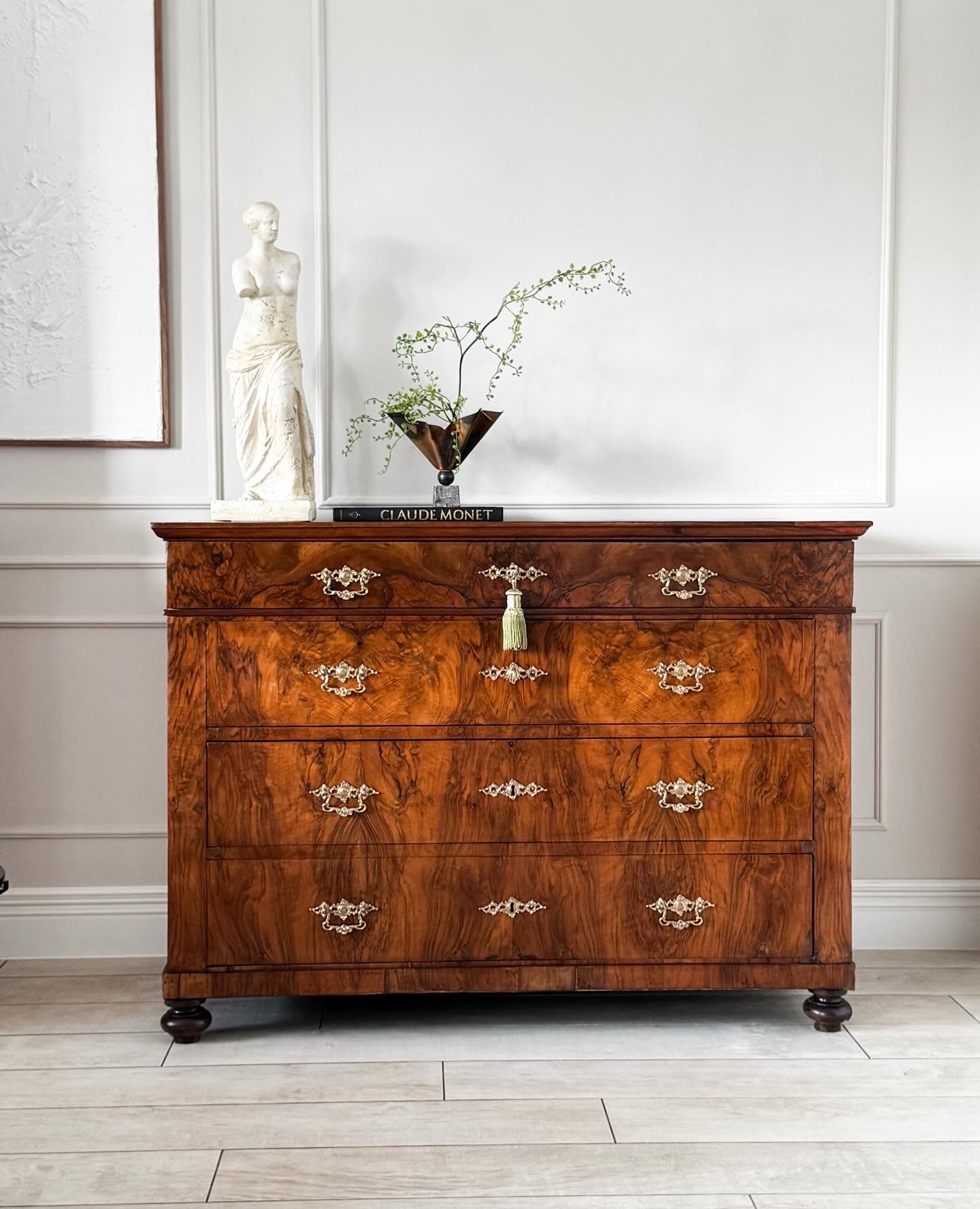 ANTIQUE BIEDERMEIER CHEST OF DRAWERS MADE OF WALNUT BEAUTIFUL GRAIN