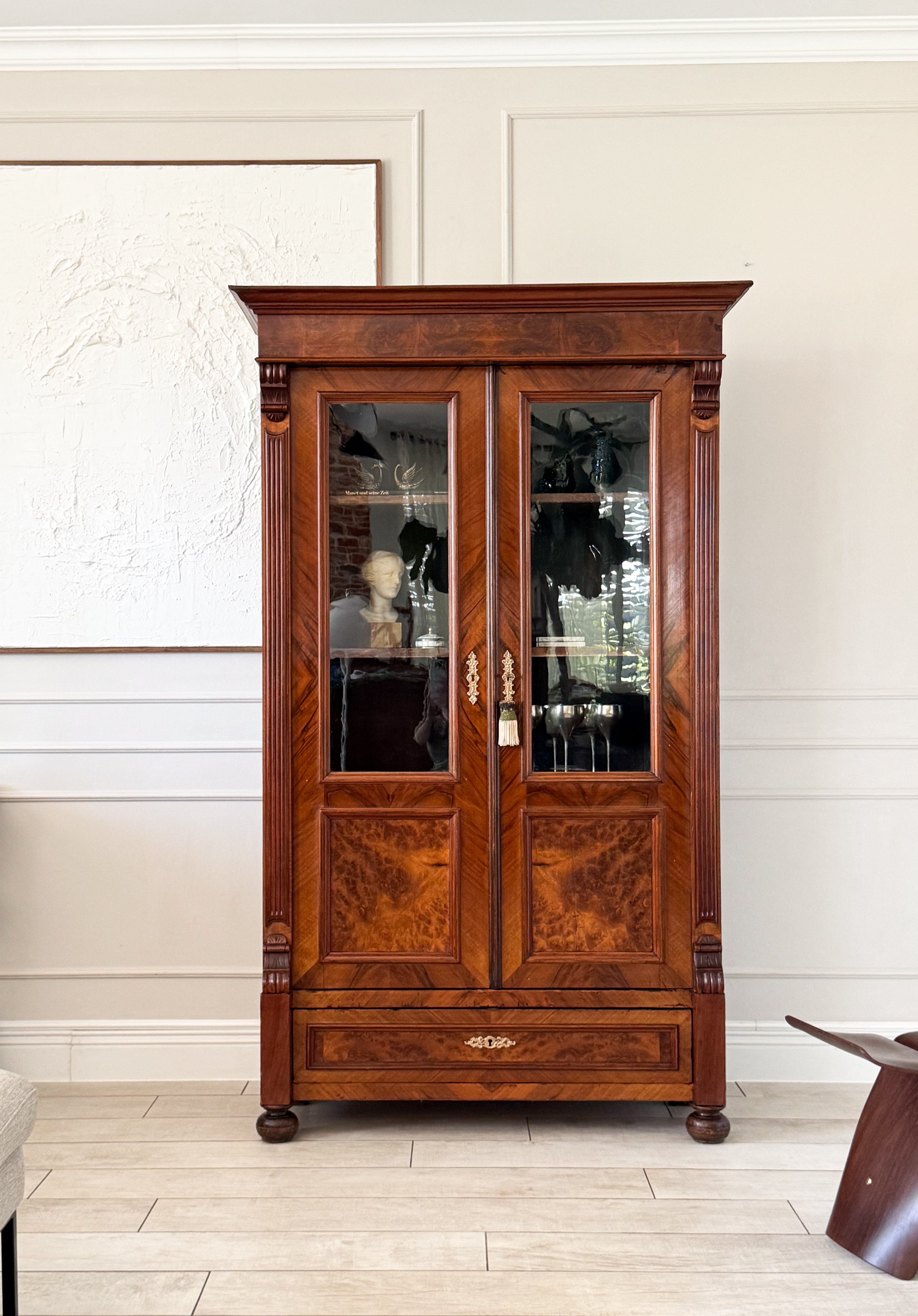 Antique walnut display cabinet from the Gründerzeit period