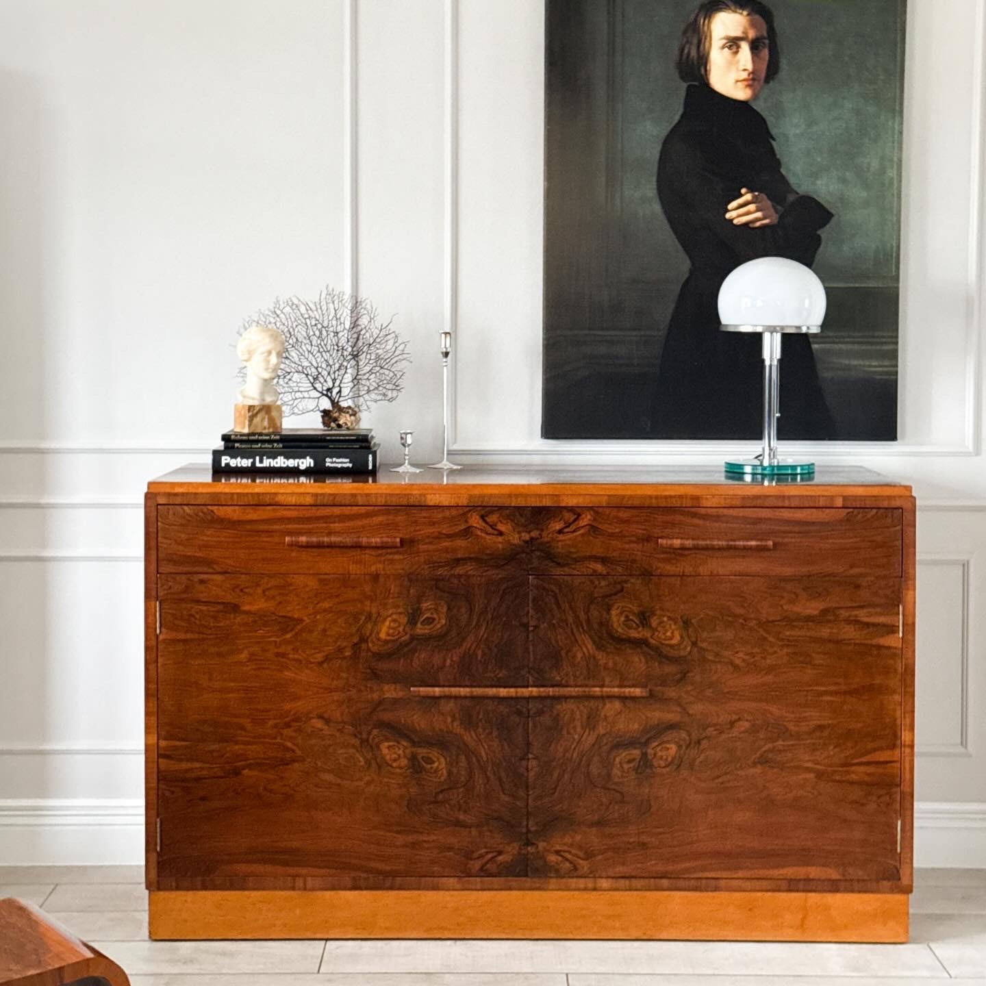 ART DECO SIDEBOARD AUS NUSSBAUM ZEITLOS UND ELEGANT
