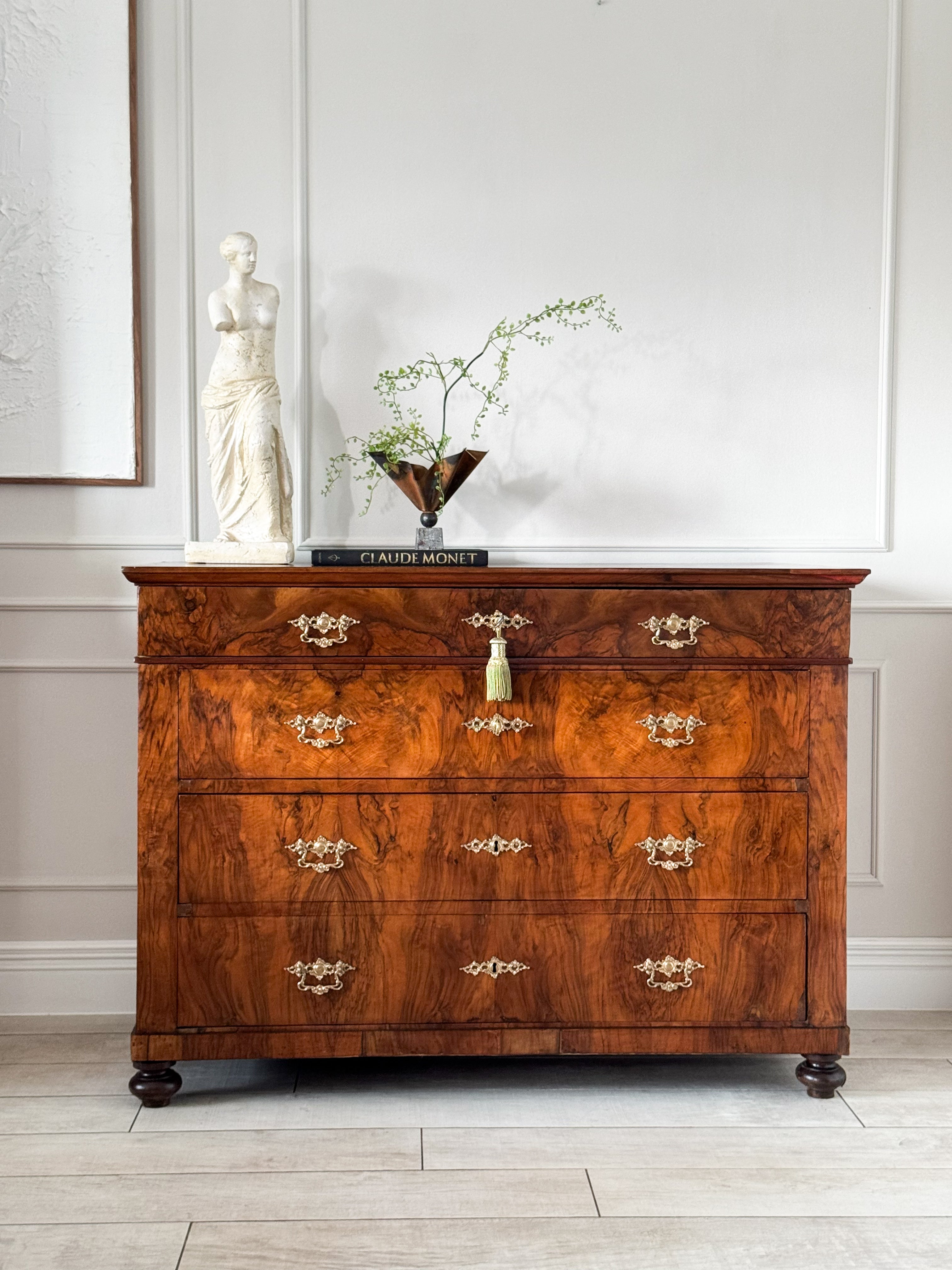 ANTIQUE BIEDERMEIER CHEST OF DRAWERS MADE OF WALNUT BEAUTIFUL GRAIN