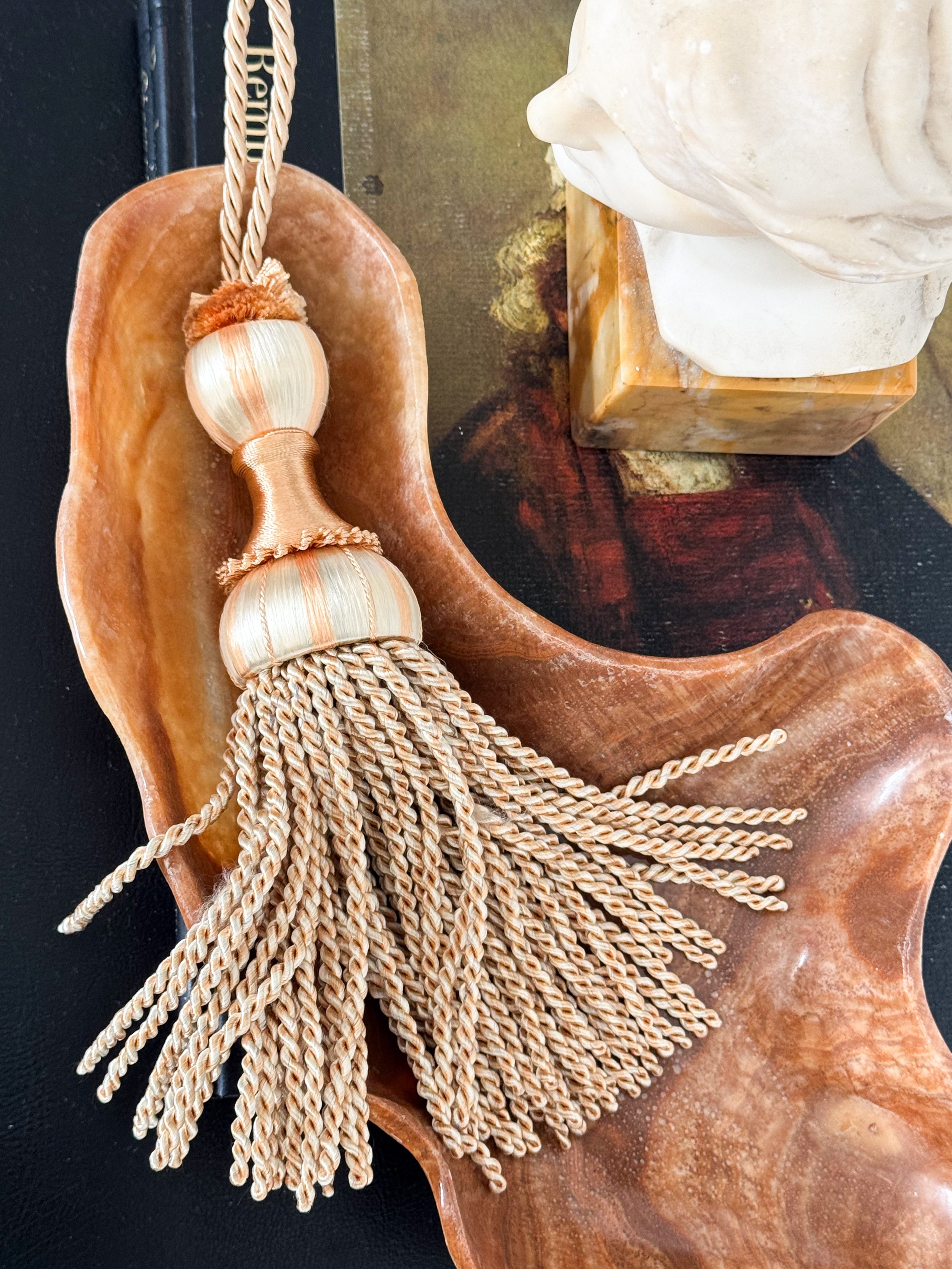 EDLE QUASTE HANDGEFERTIGT