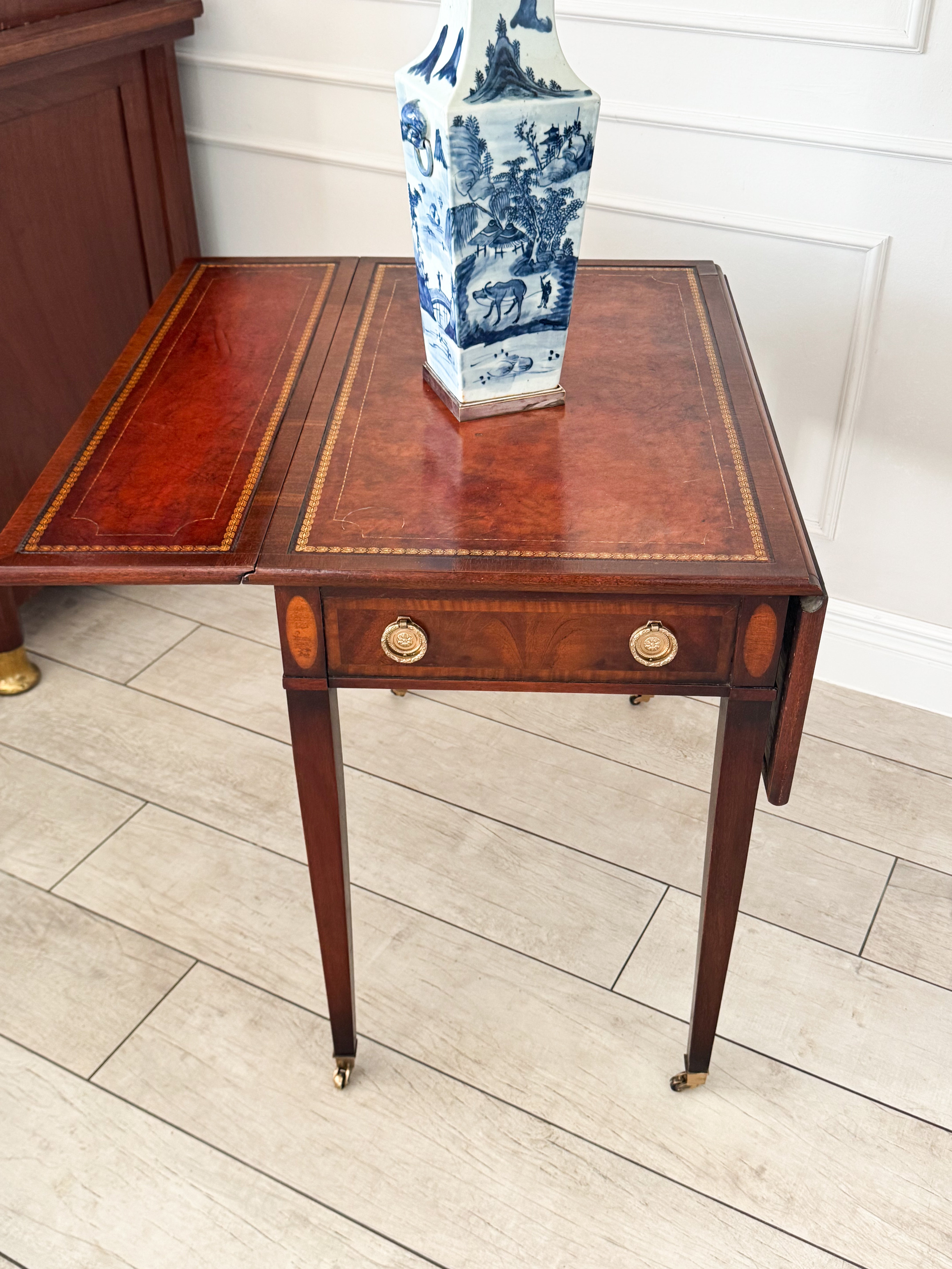 ANTIQUE ENGLISH PEMBROKE TABLE WITH FOLDING TOP