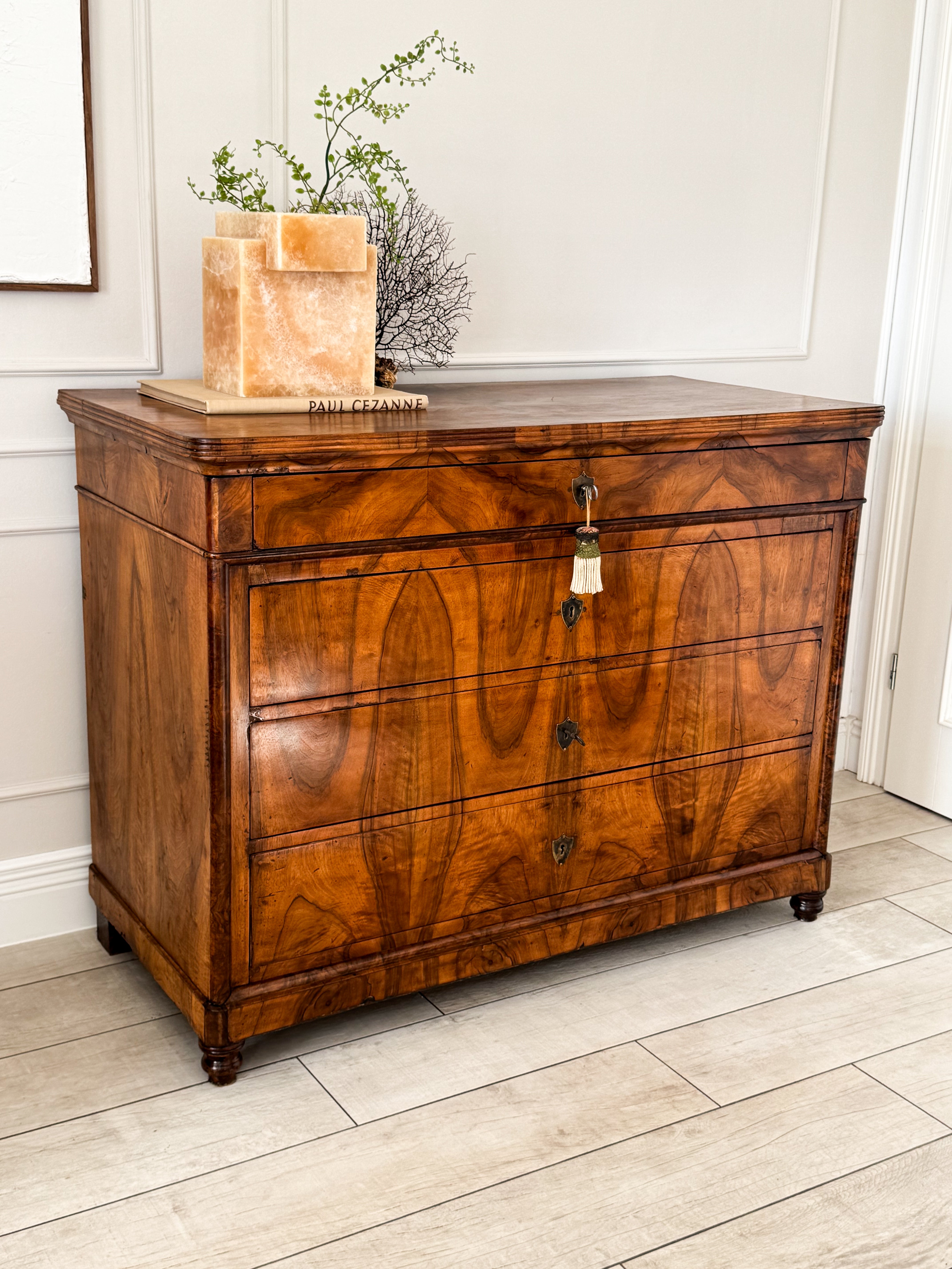 FEINE ANTIKE BIEDERMEIER KOMMODE NUSSBAUM