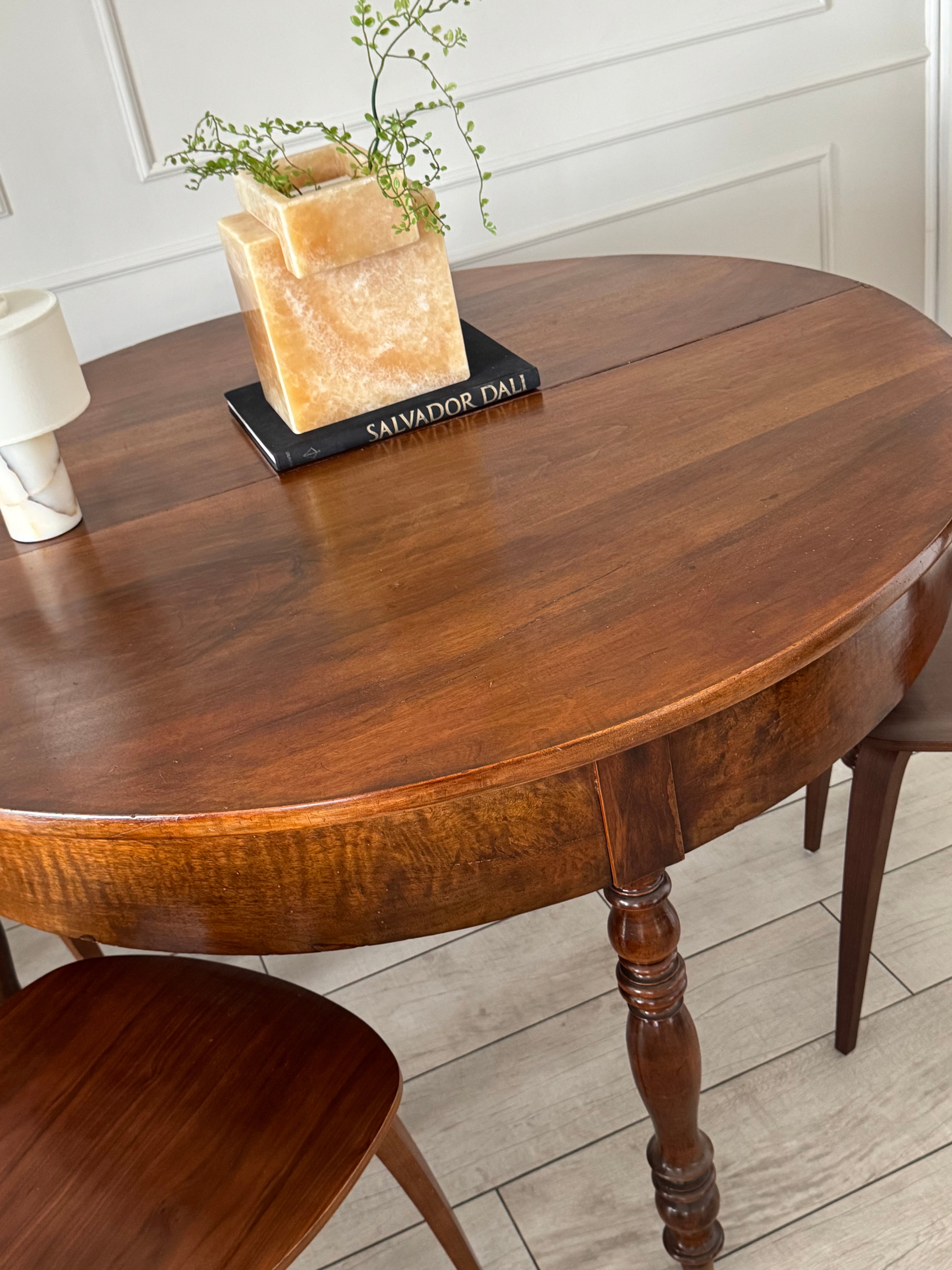 ANTIKER DEMI LUNE TISCH NUSSBAUM BIEDERMEIERZEIT