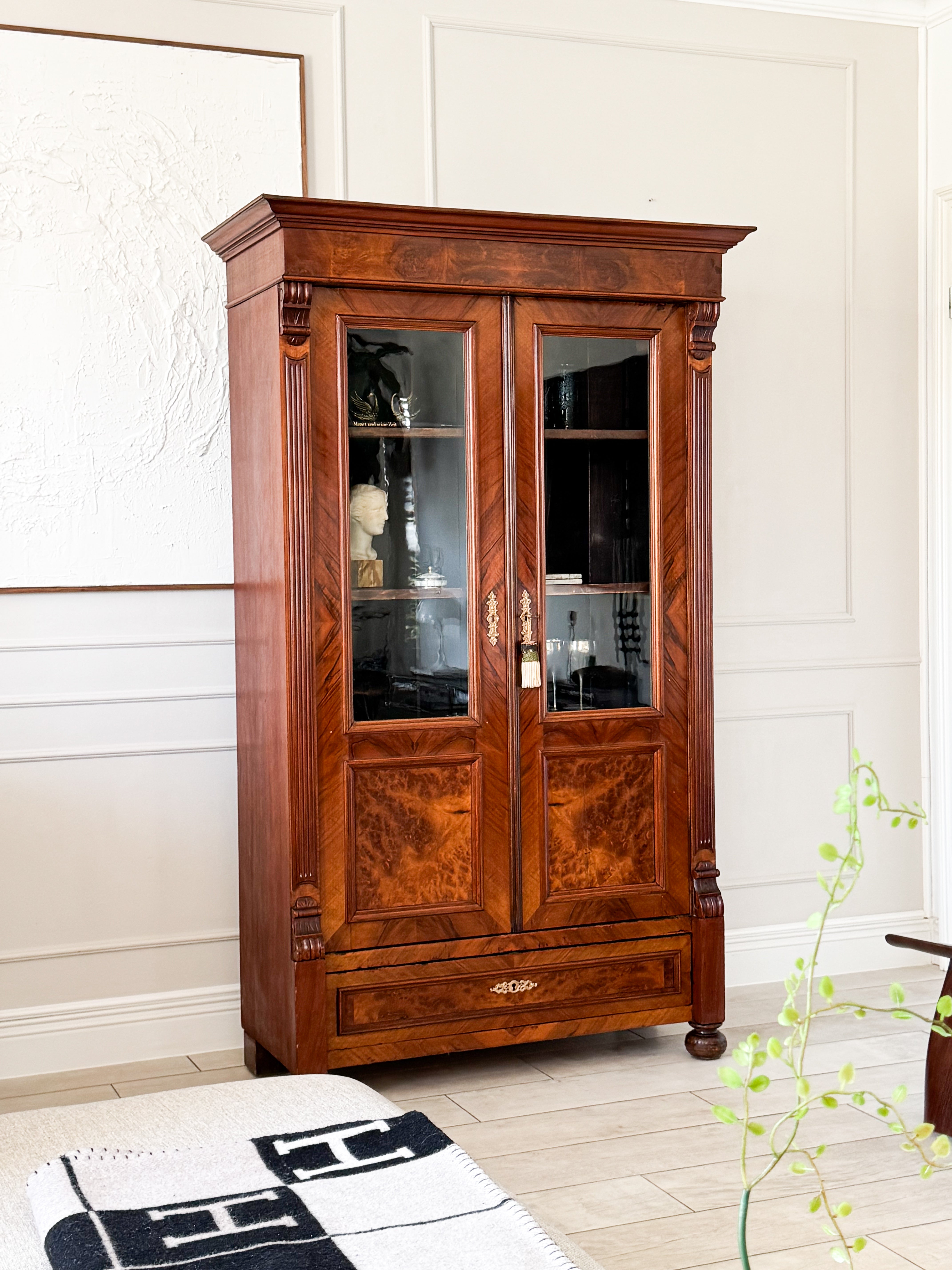 Antique walnut display cabinet from the Gründerzeit period