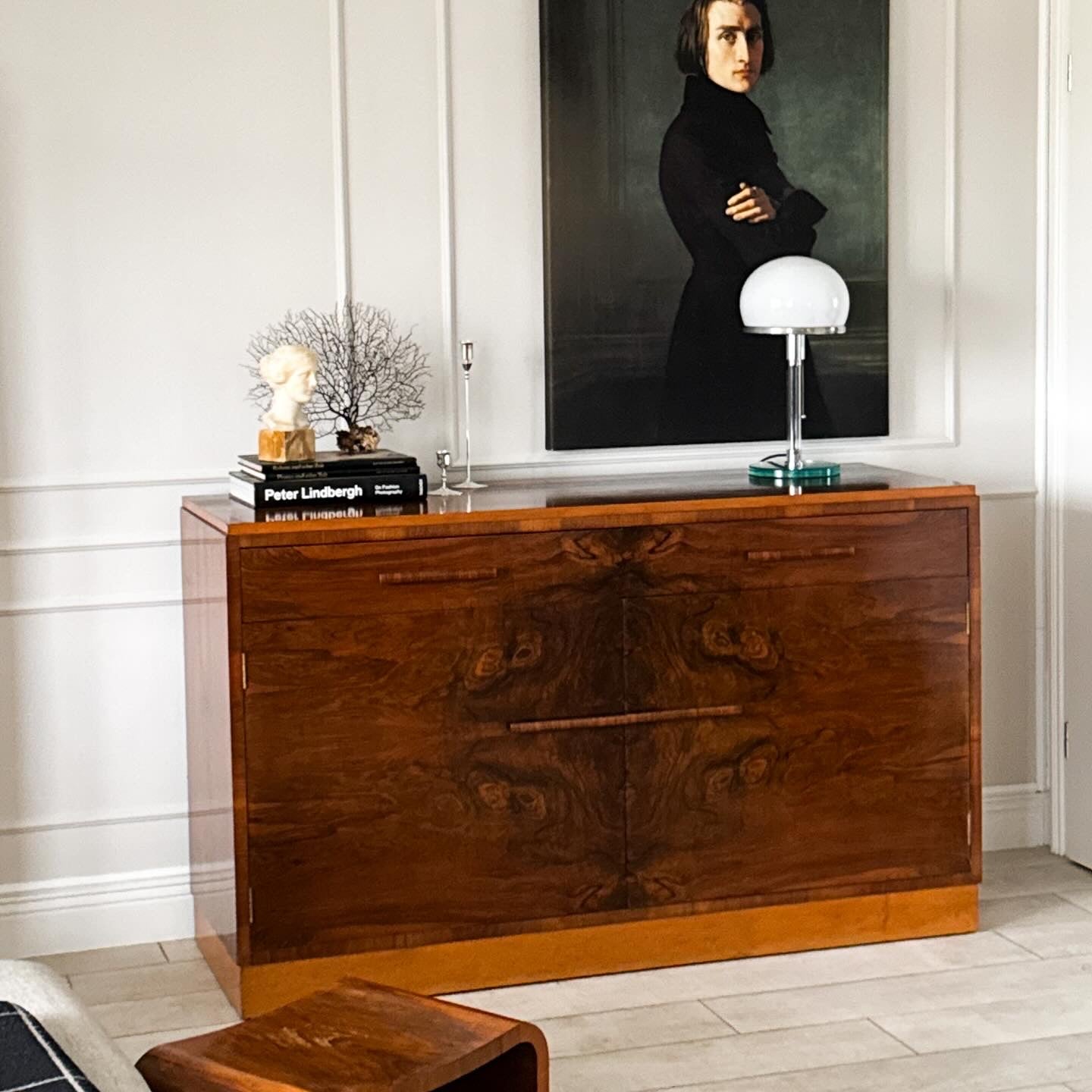 ART DECO SIDEBOARD AUS NUSSBAUM ZEITLOS UND ELEGANT