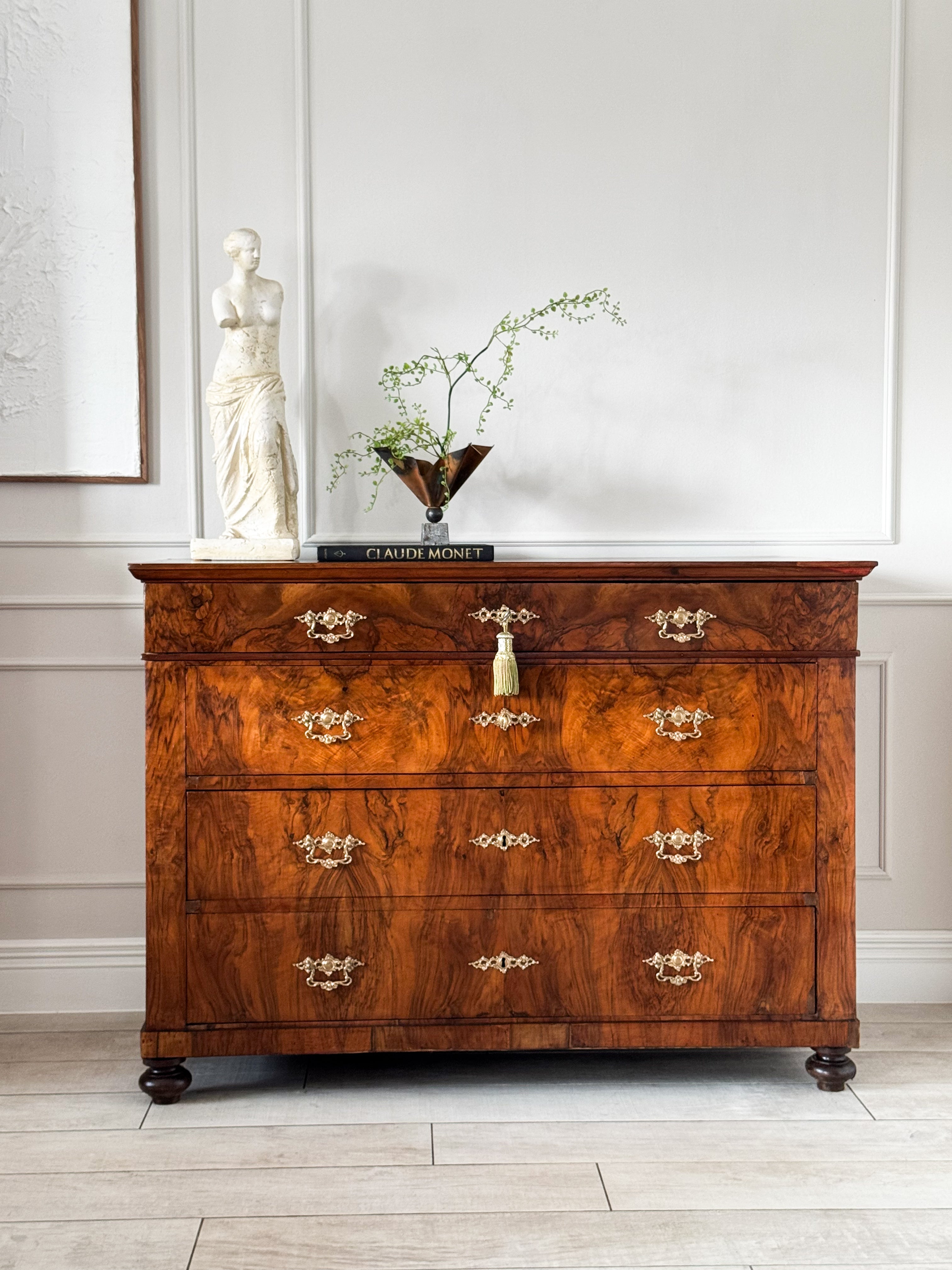 ANTIQUE BIEDERMEIER CHEST OF DRAWERS MADE OF WALNUT BEAUTIFUL GRAIN