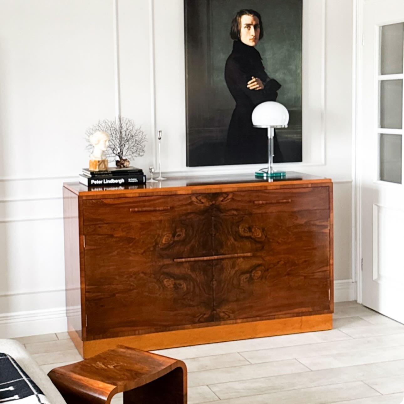 ART DECO SIDEBOARD AUS NUSSBAUM ZEITLOS UND ELEGANT